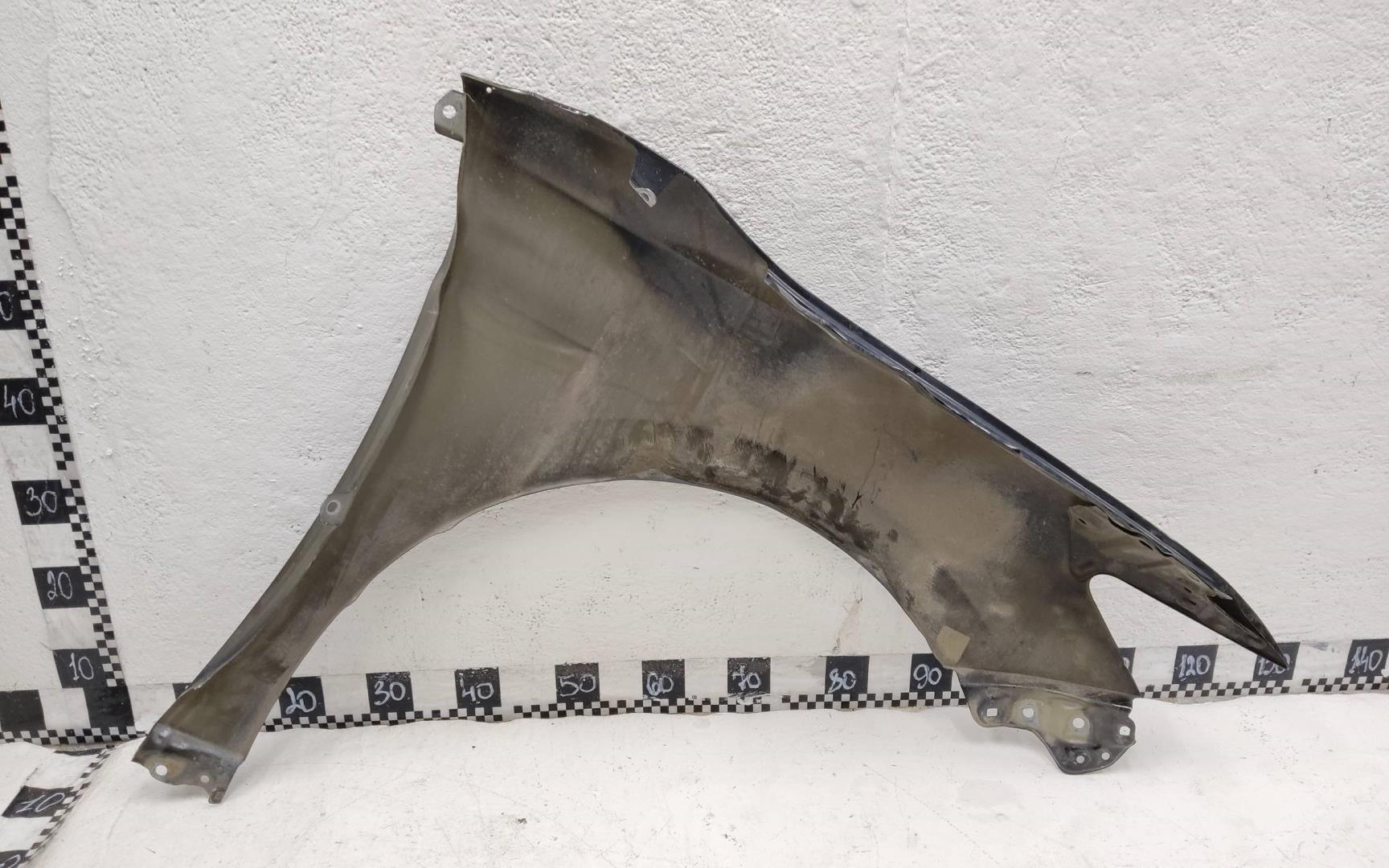 Крыло переднее левое