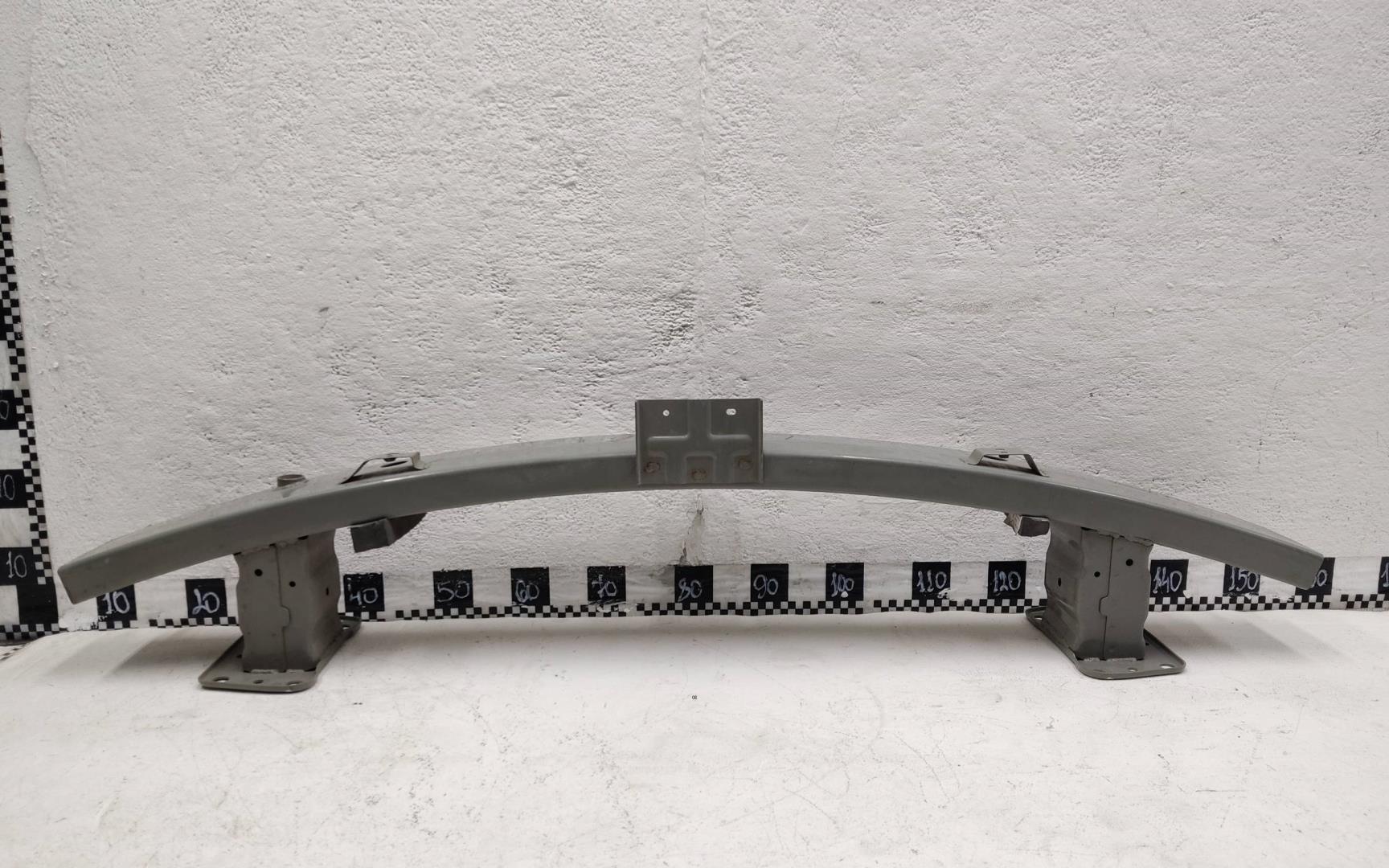 Усилитель переднего бампера