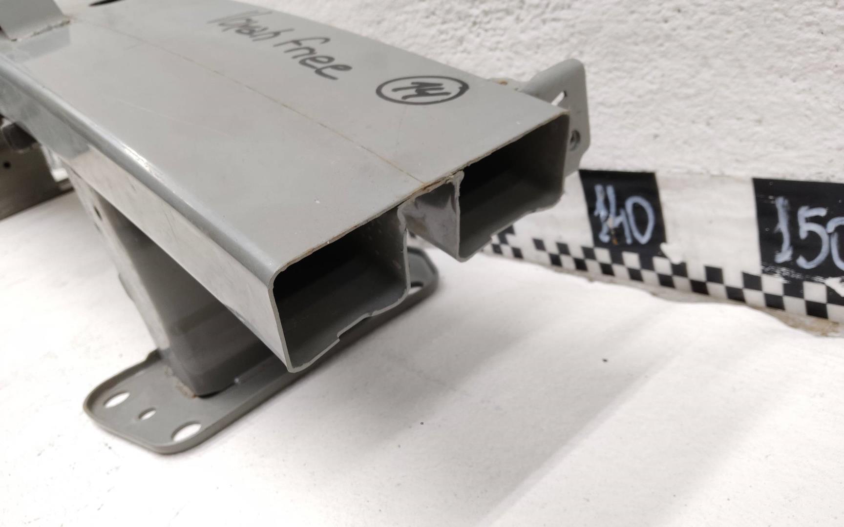 Усилитель переднего бампера