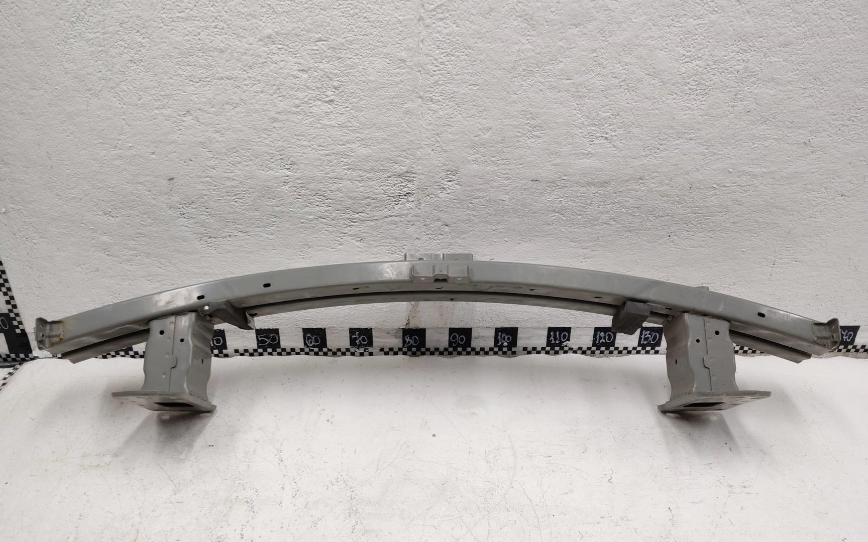 Усилитель переднего бампера