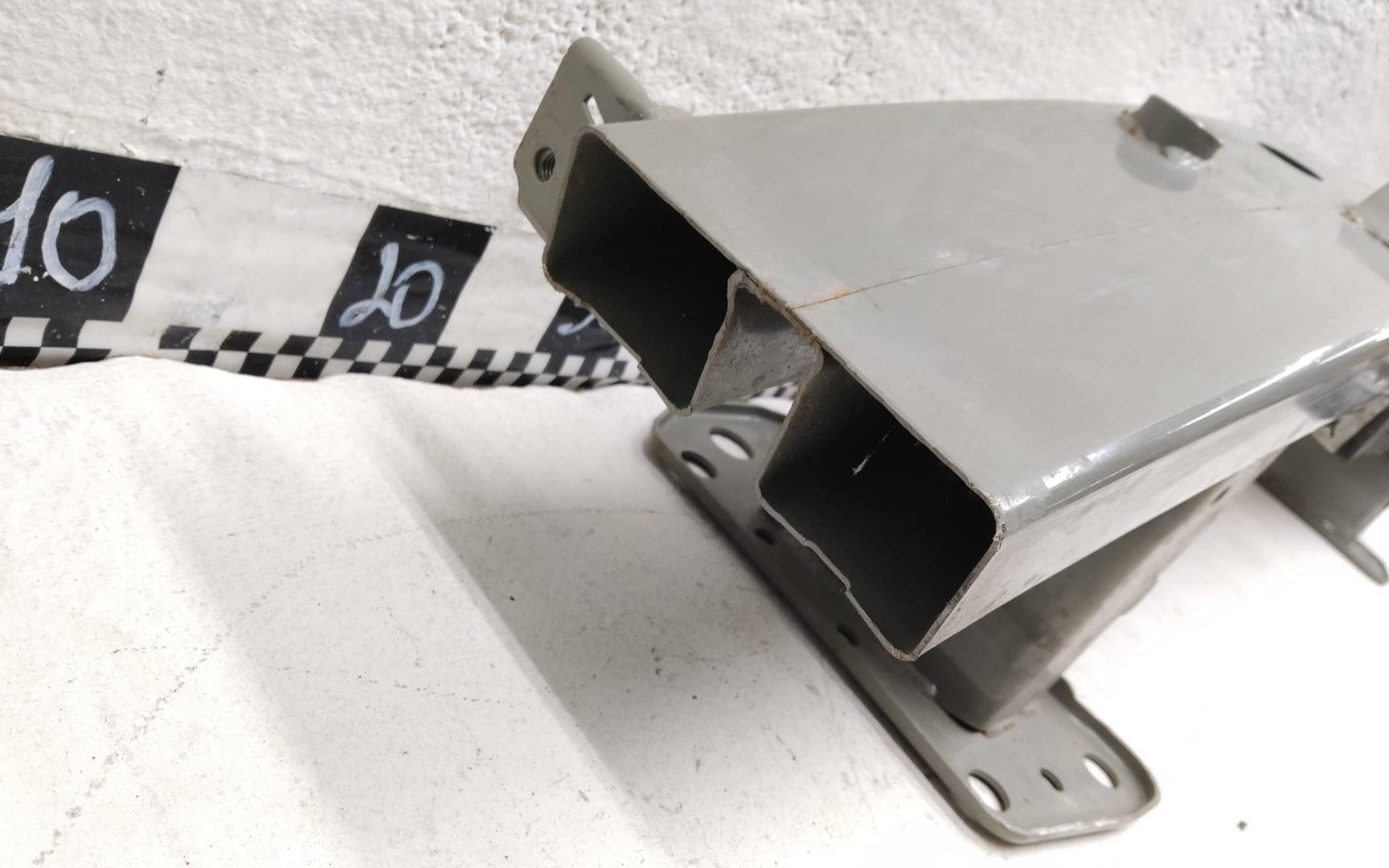 Усилитель переднего бампера