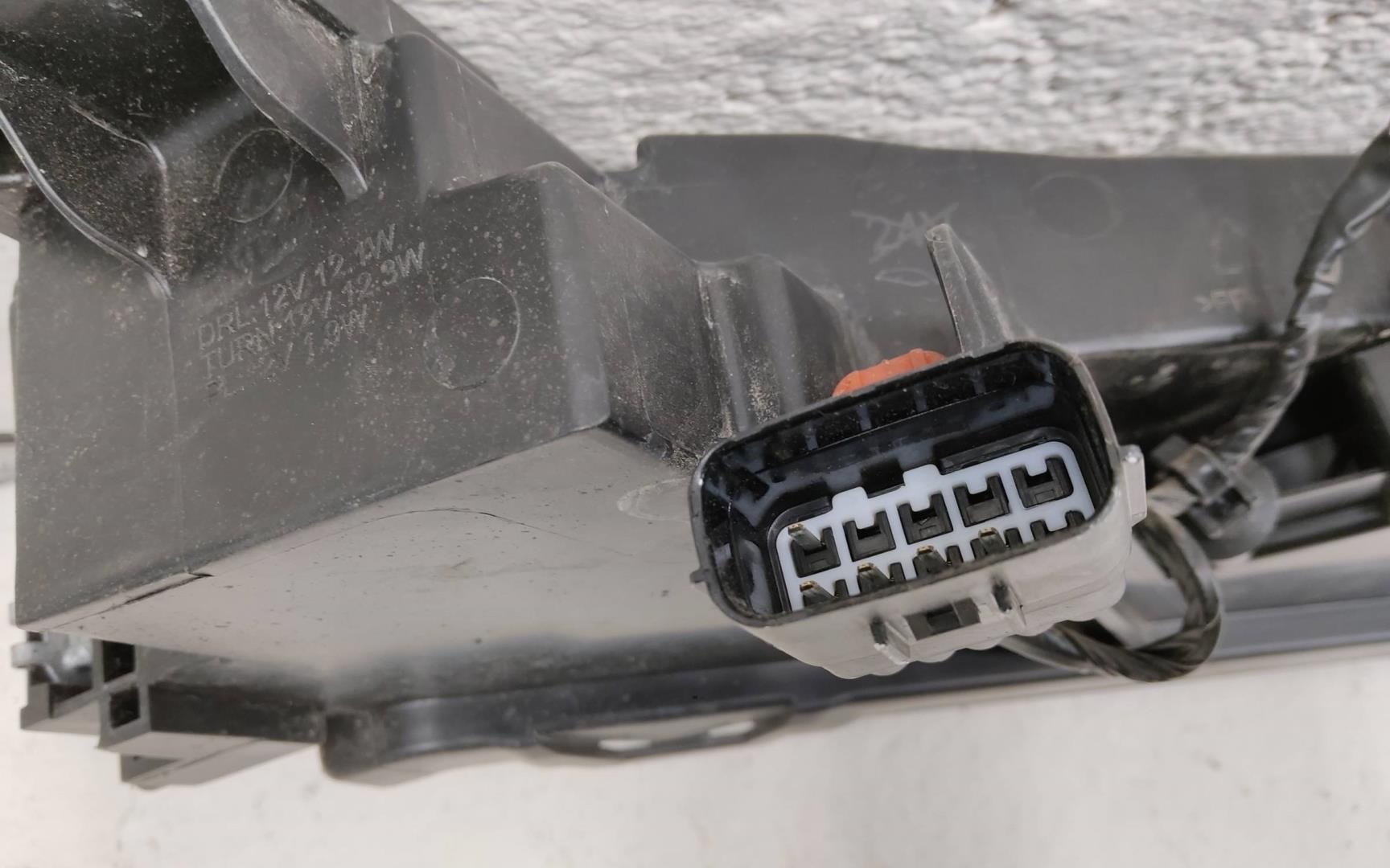 Фара дневного света левая (ходовые огни)