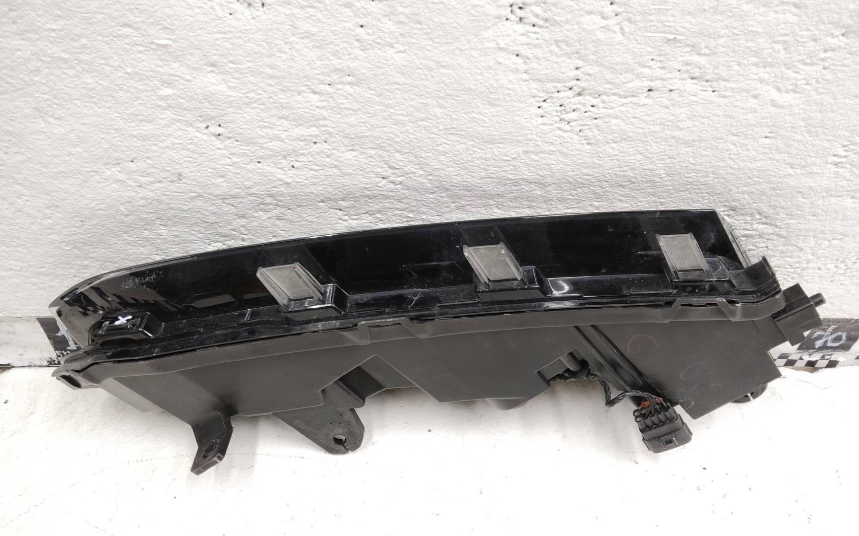 Фара дневного света левая (ходовые огни)