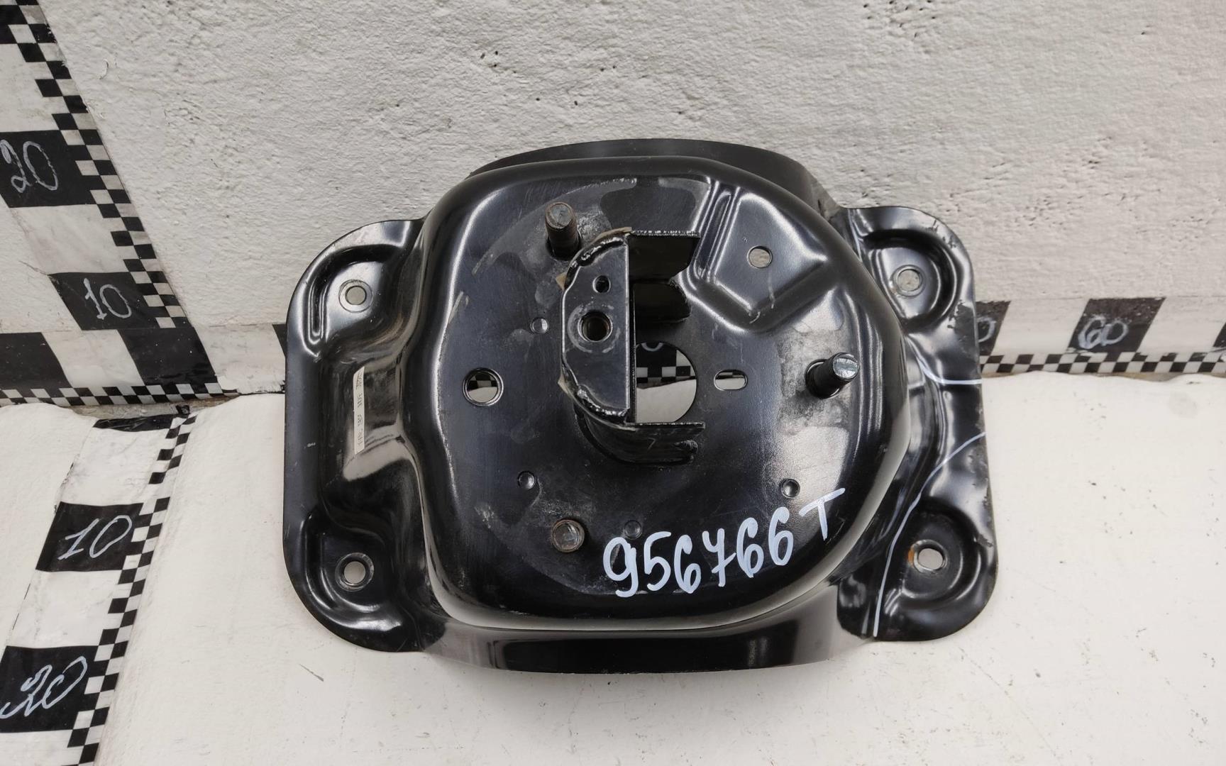 Кронштейн крепления запасного колеса