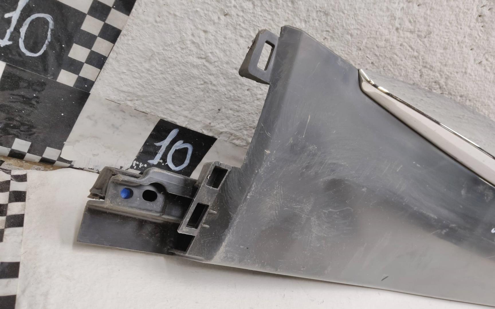 Накладка двери задней правой