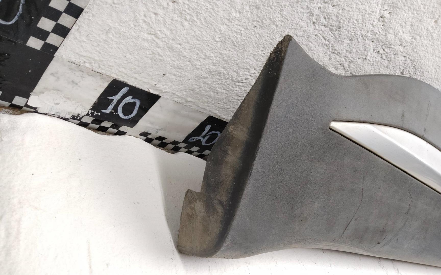 Накладка двери передней левой