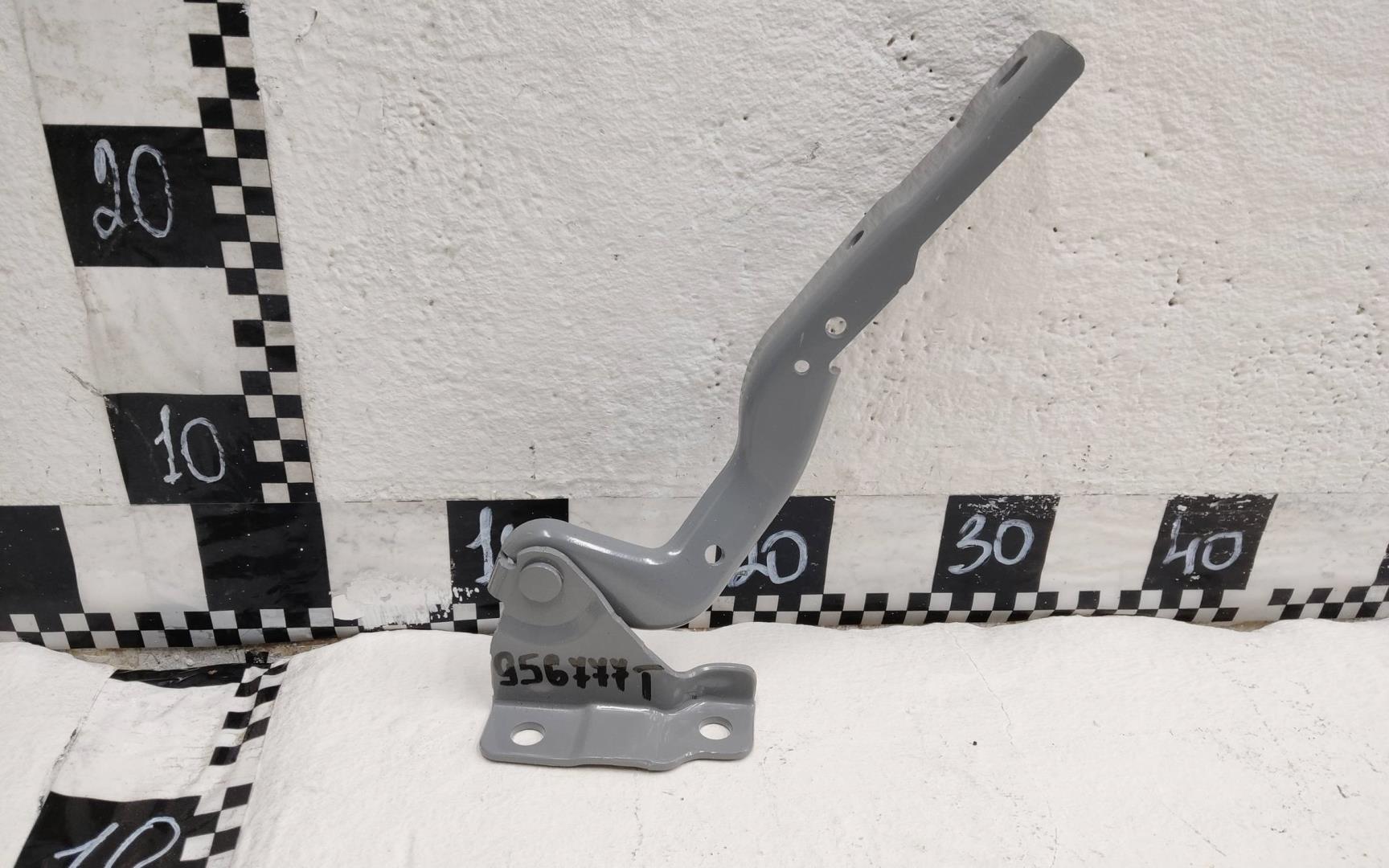 Петля капота правая