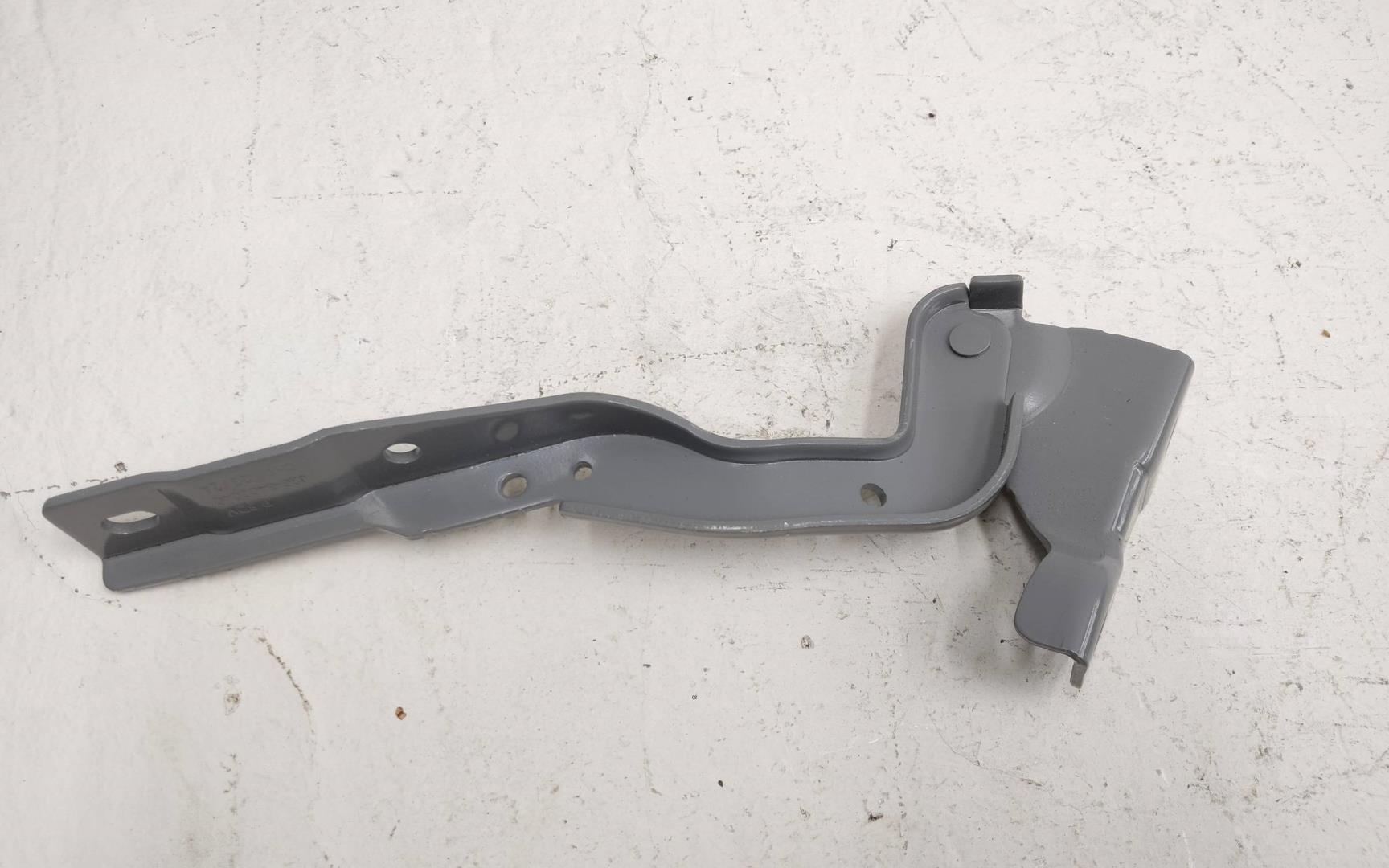 Петля капота правая