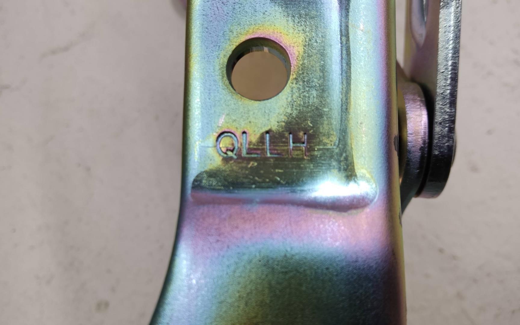 Петля капота левая