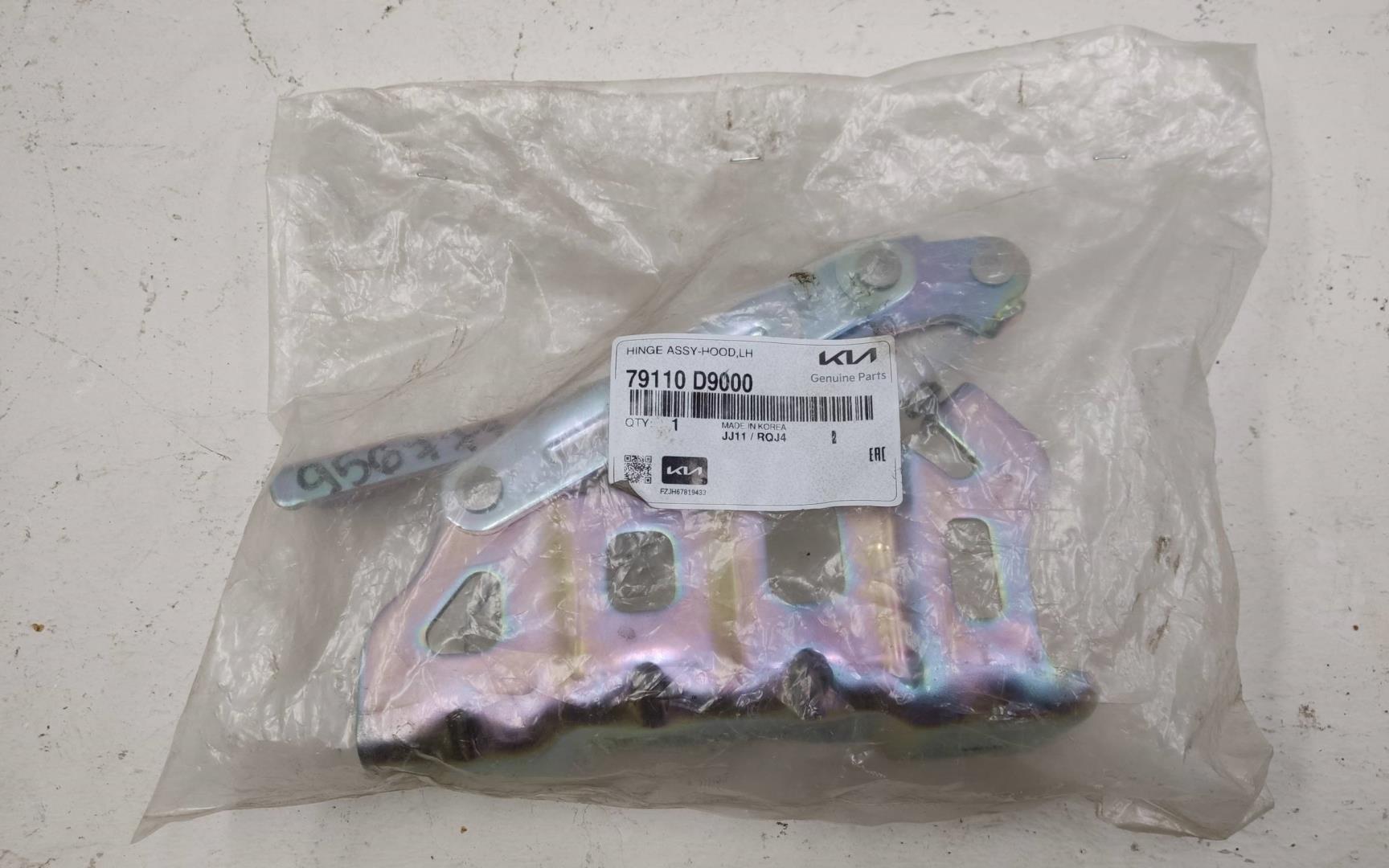 Петля капота левая