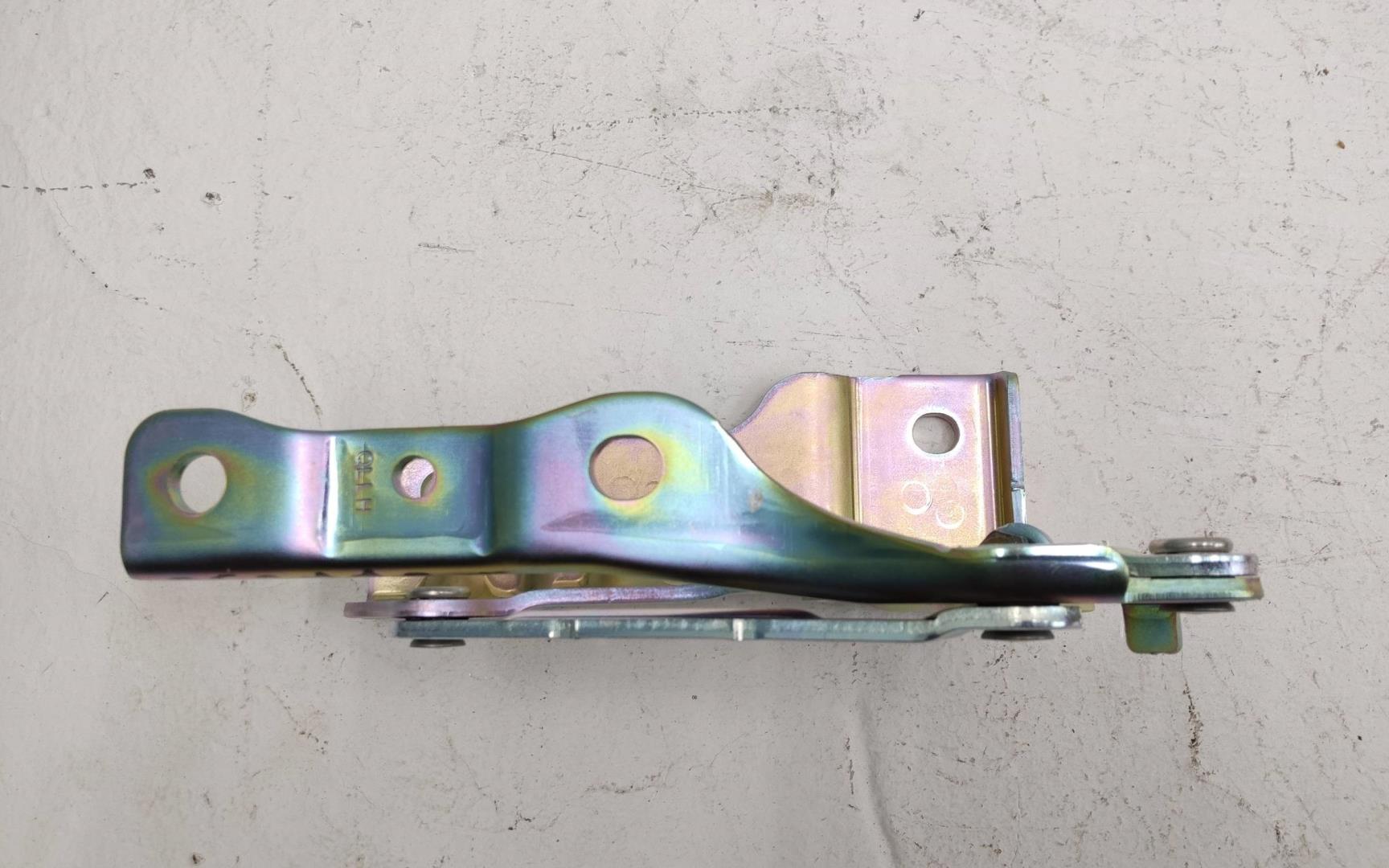 Петля капота левая