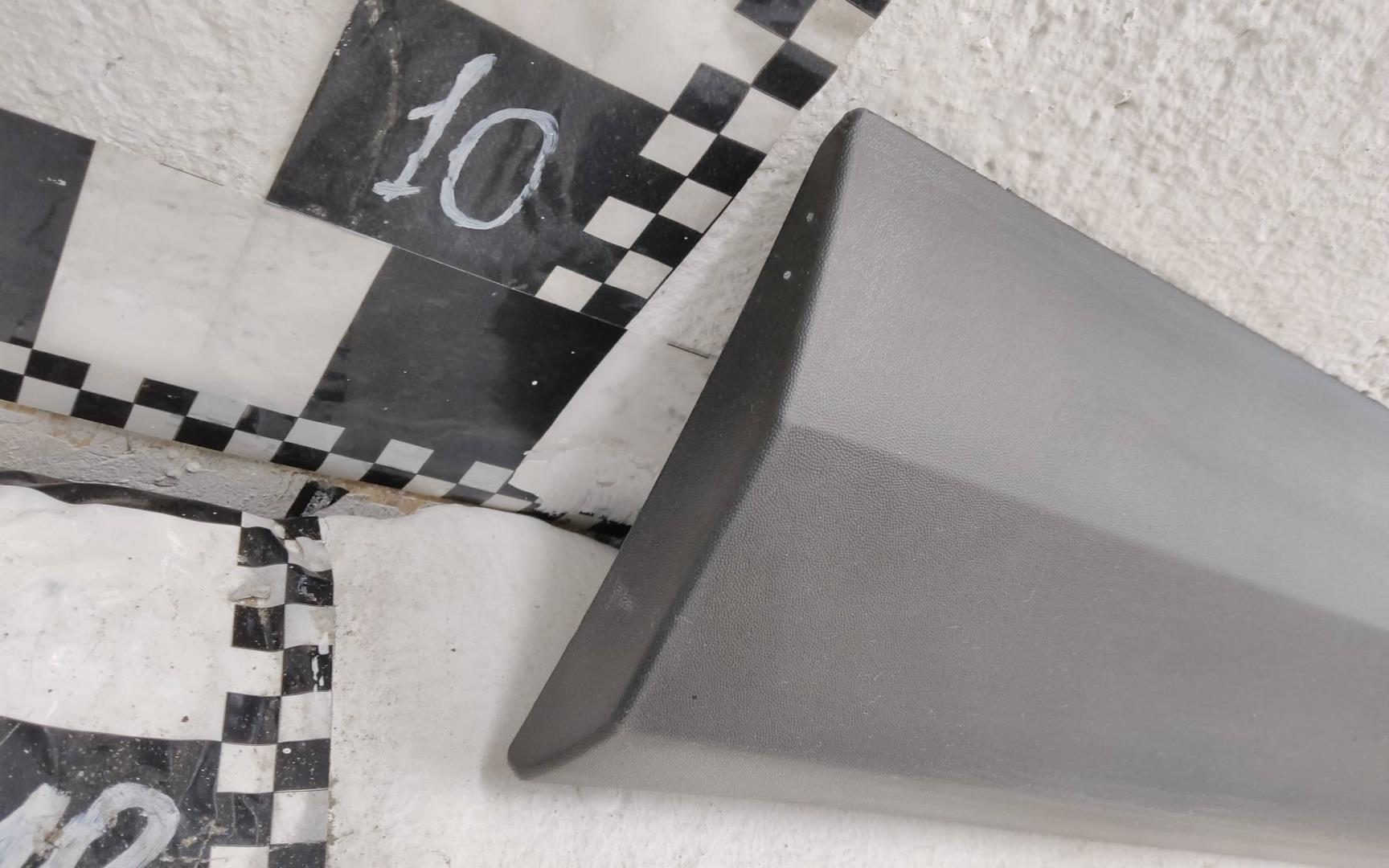 Накладка двери передней правой