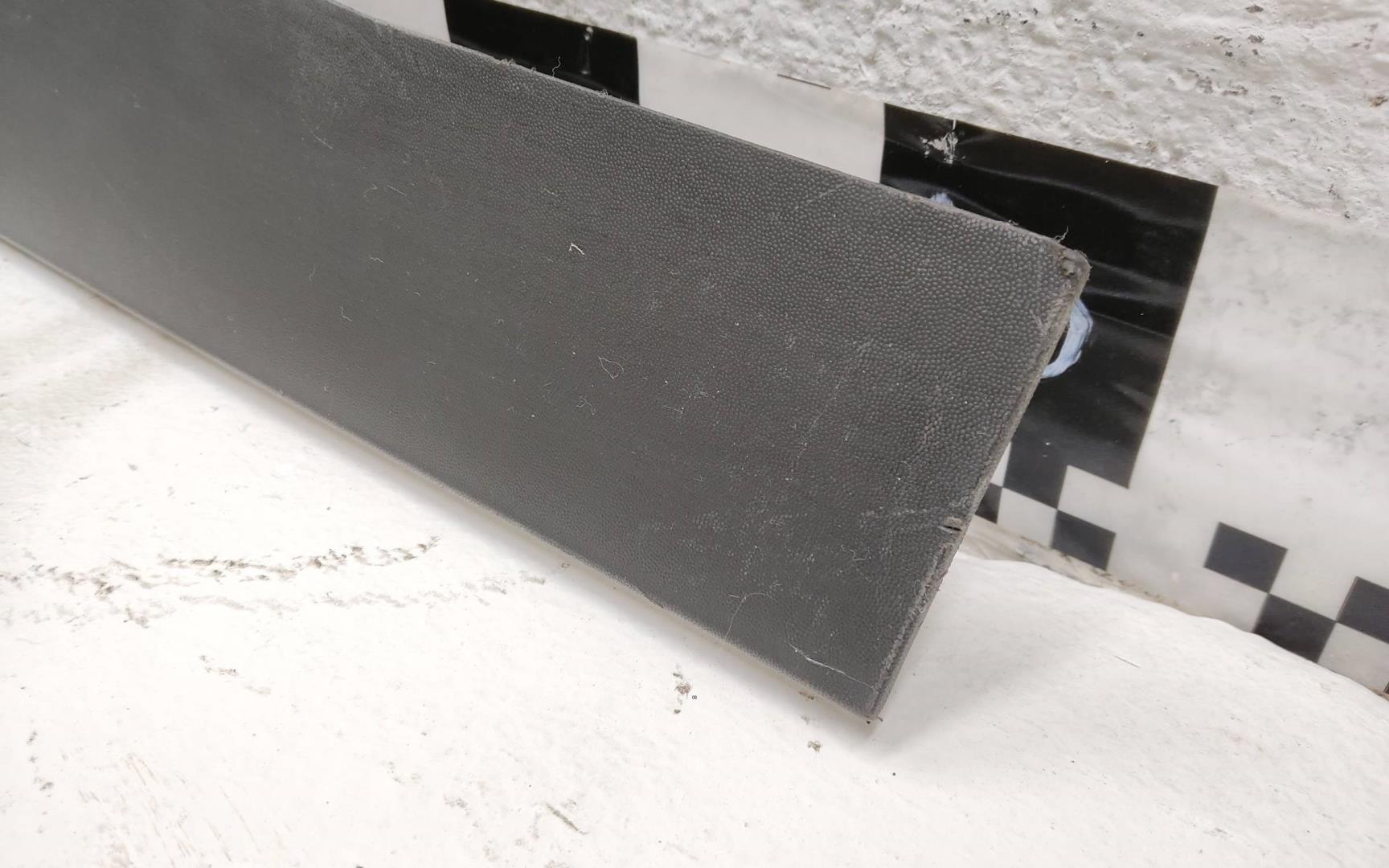 Накладка двери передней правой