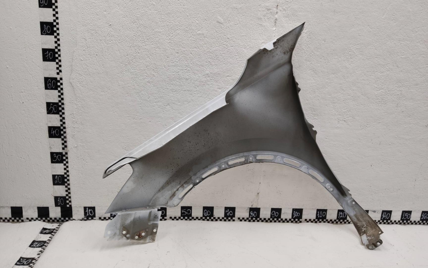 Крыло переднее правое