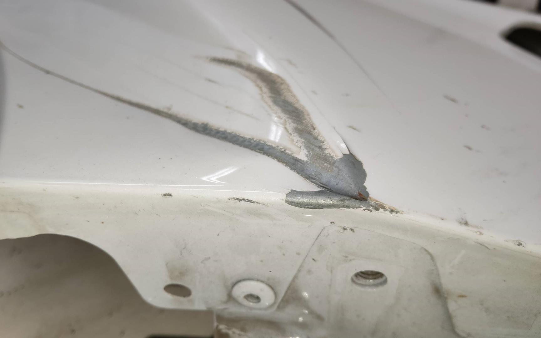 Крыло переднее правое