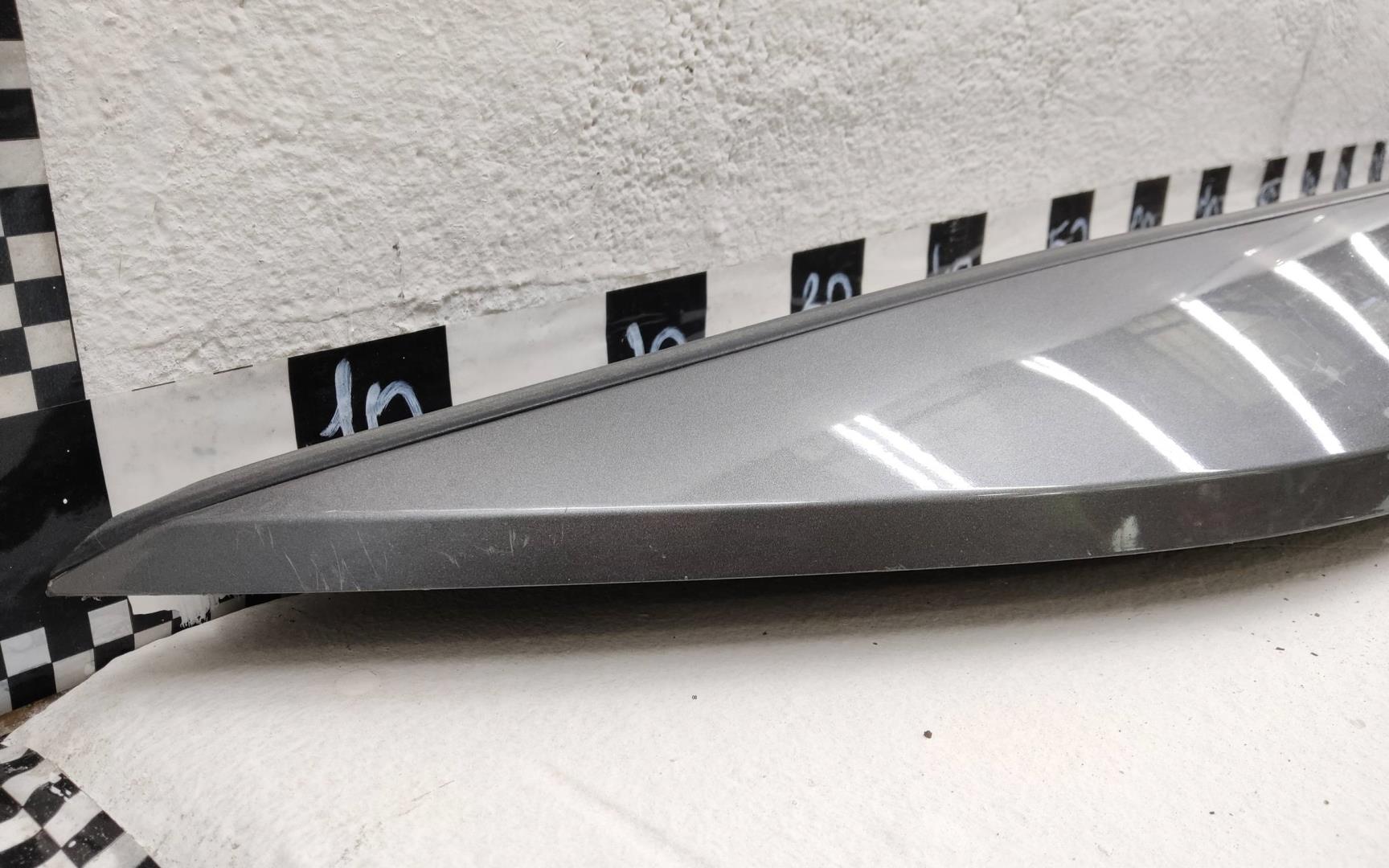 Кожух замка капота