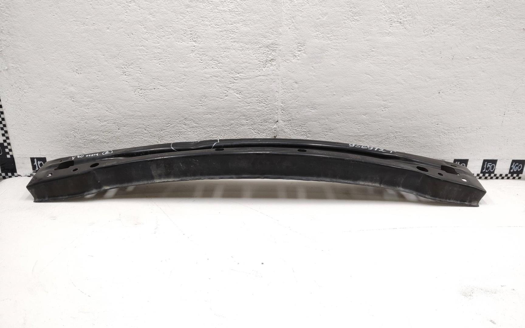 Усилитель переднего бампера