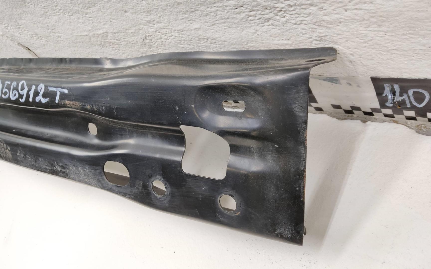 Усилитель переднего бампера