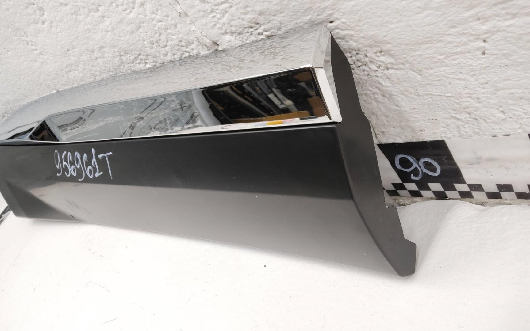 Накладка двери задней правой