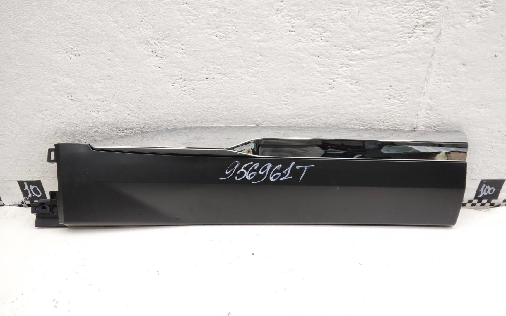 Накладка двери задней правой