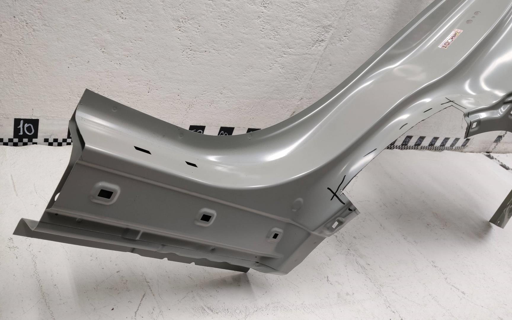 Крыло заднее левое