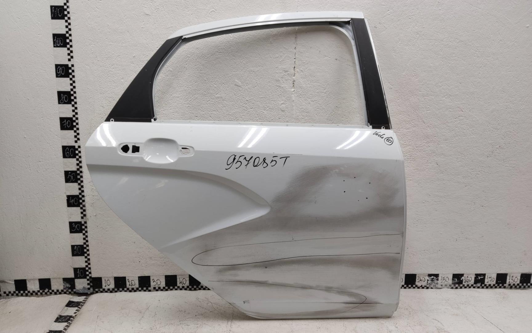 Дверь задняя правая