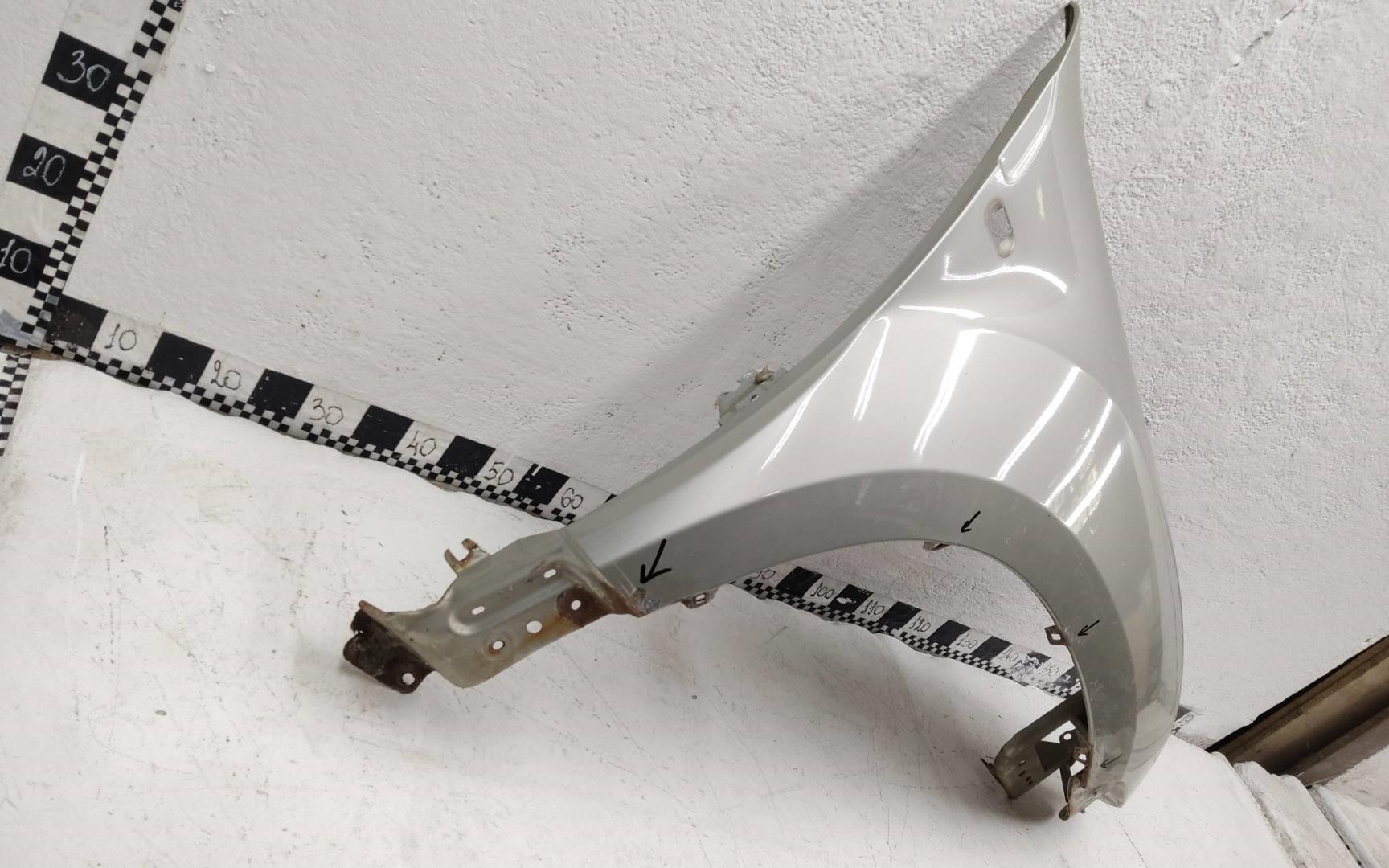 Крыло переднее правое
