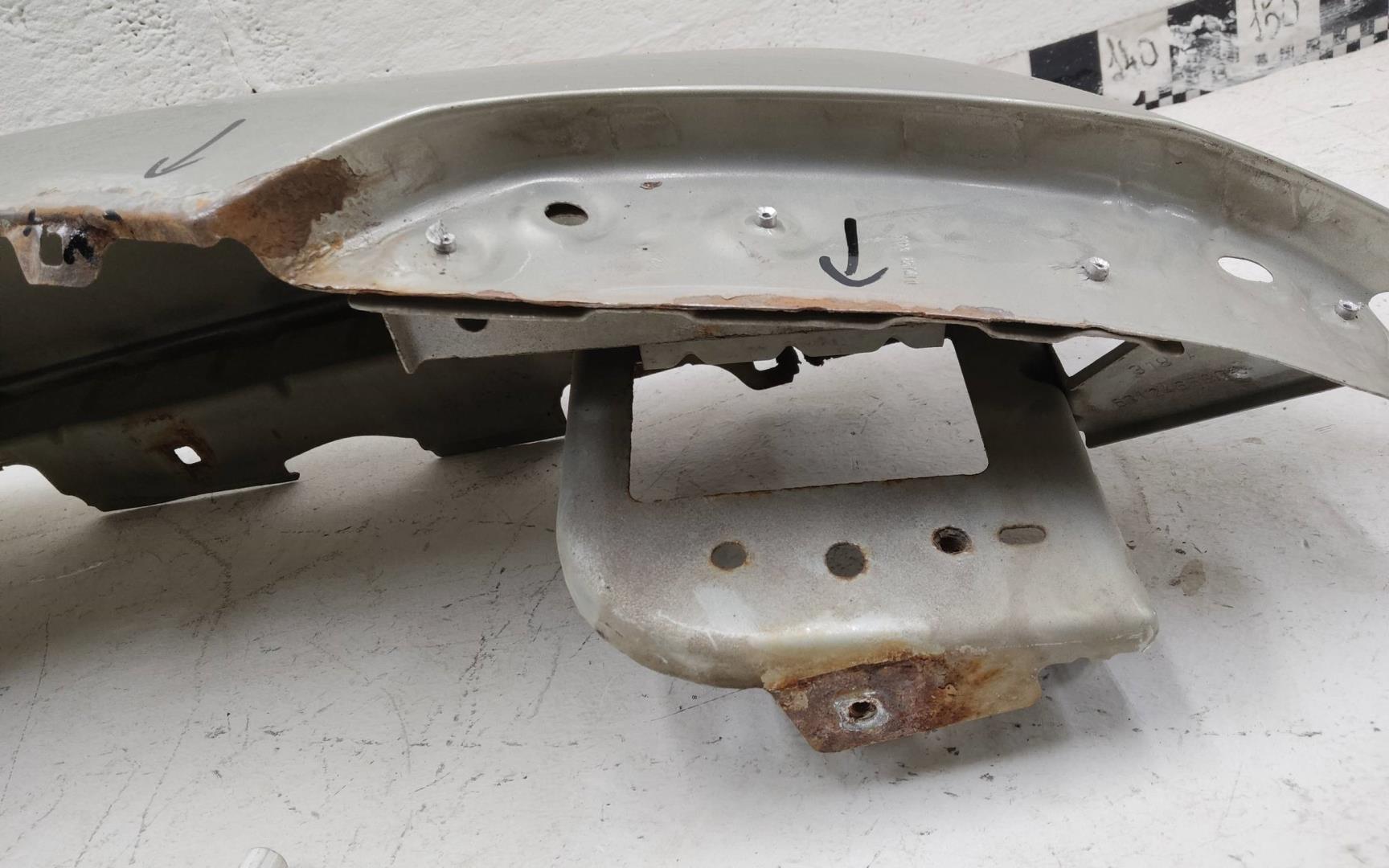 Крыло переднее правое