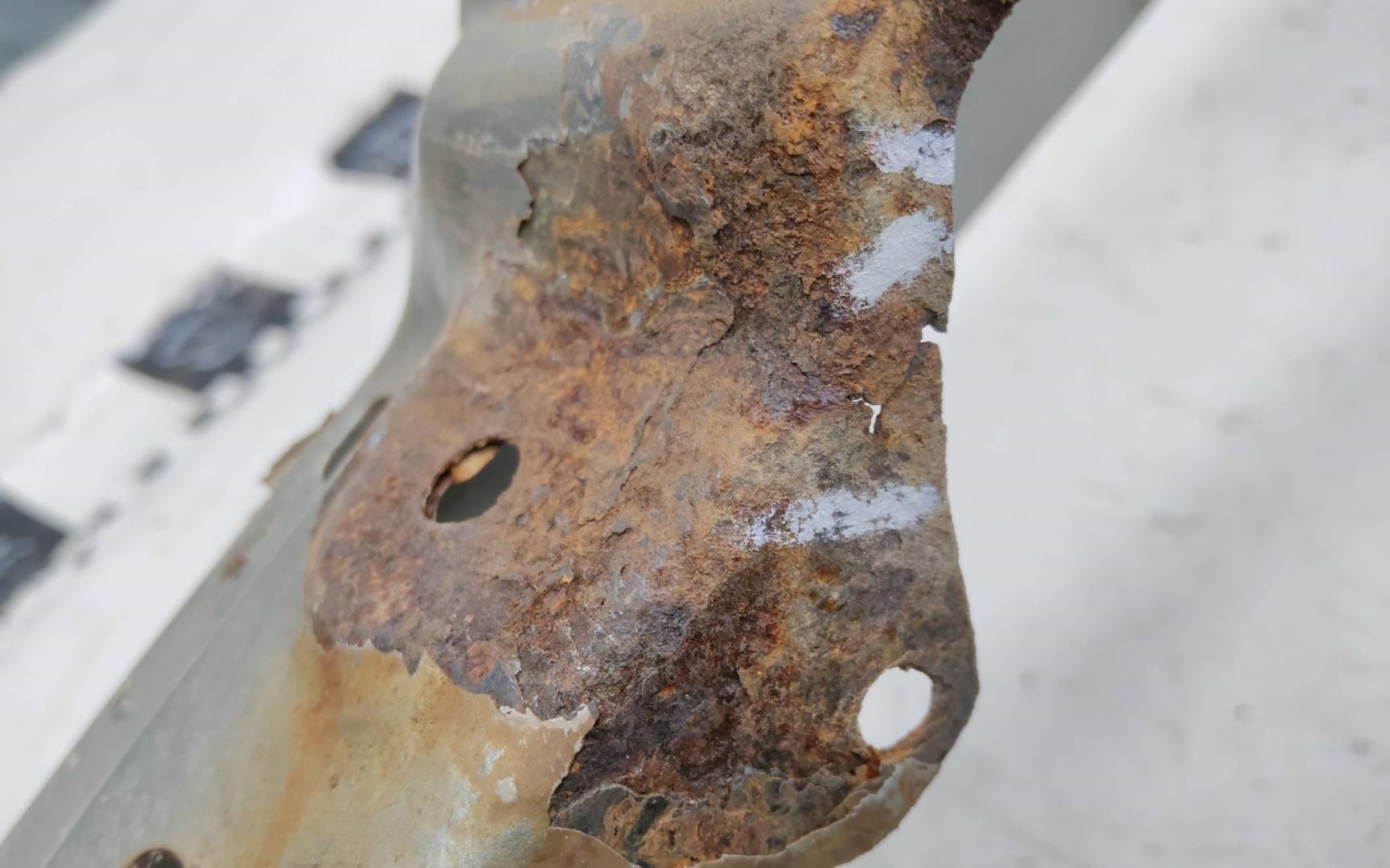 Крыло переднее правое