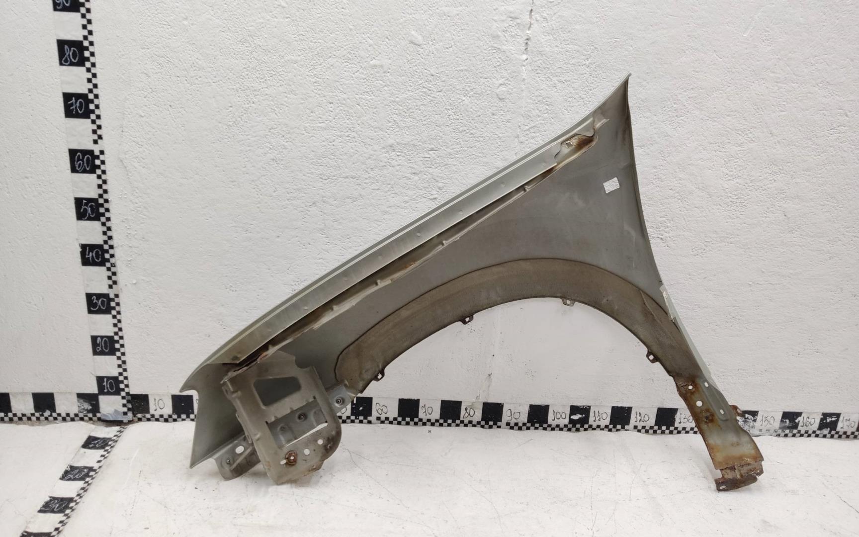 Крыло переднее правое