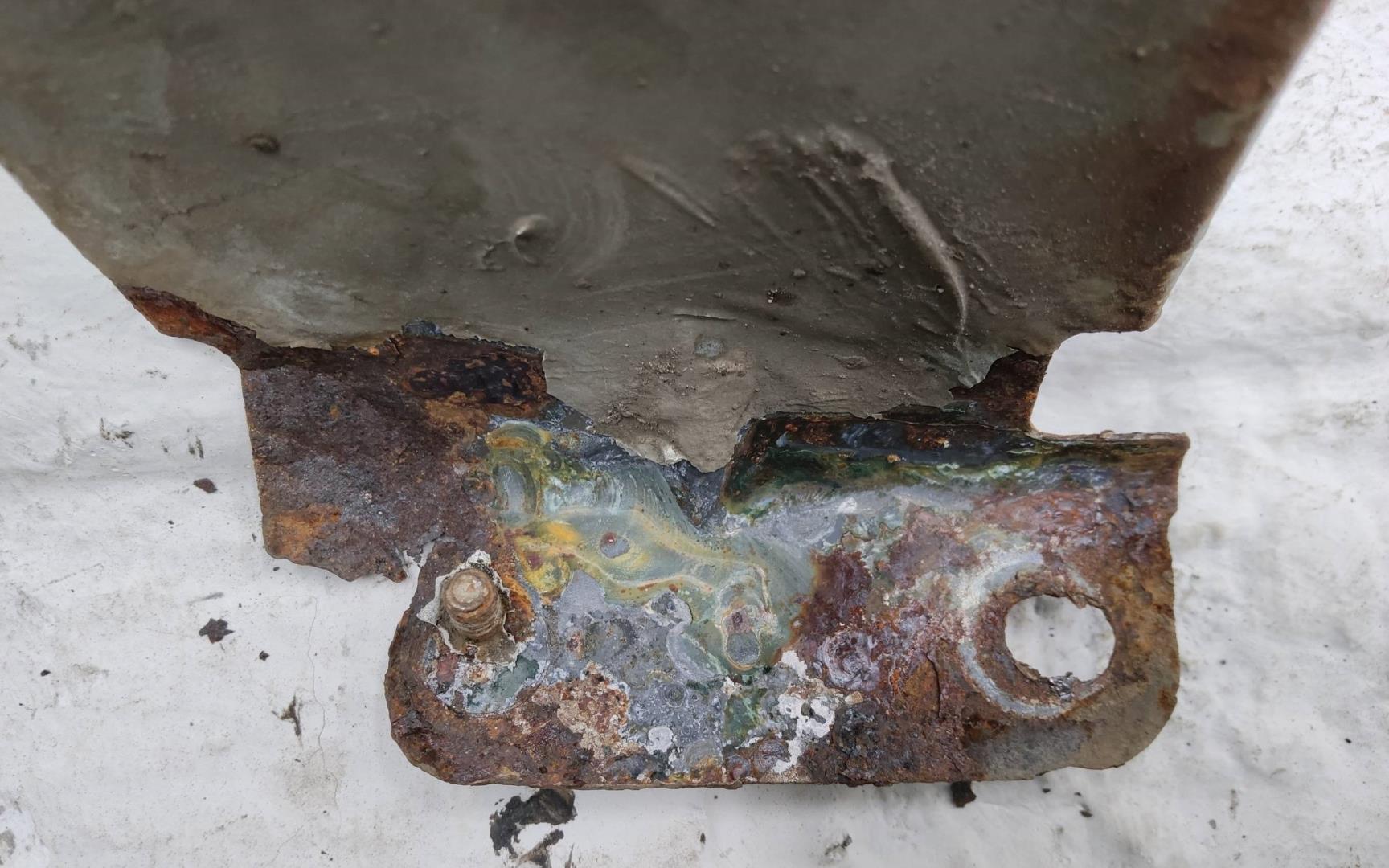 Крыло переднее правое