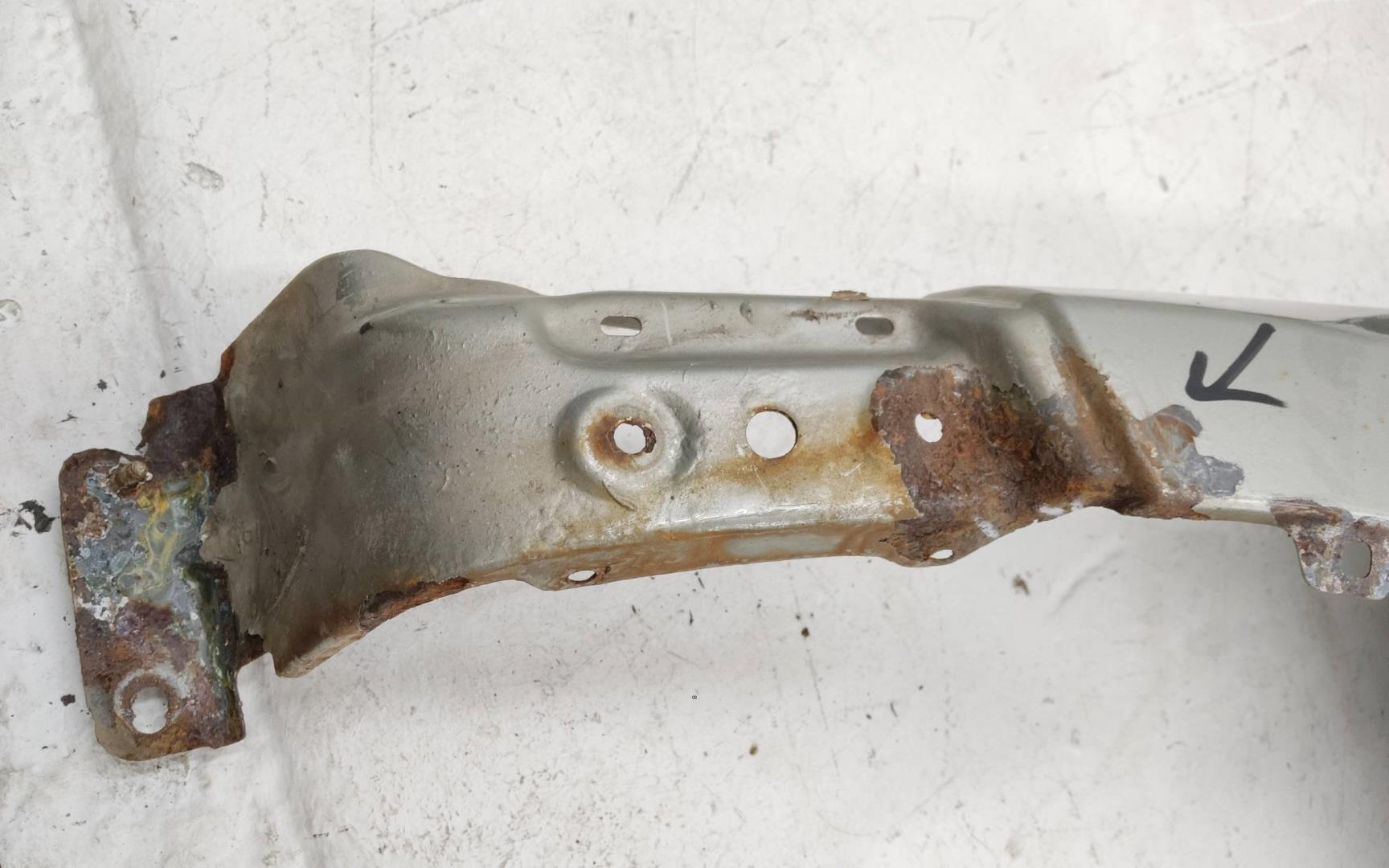 Крыло переднее правое