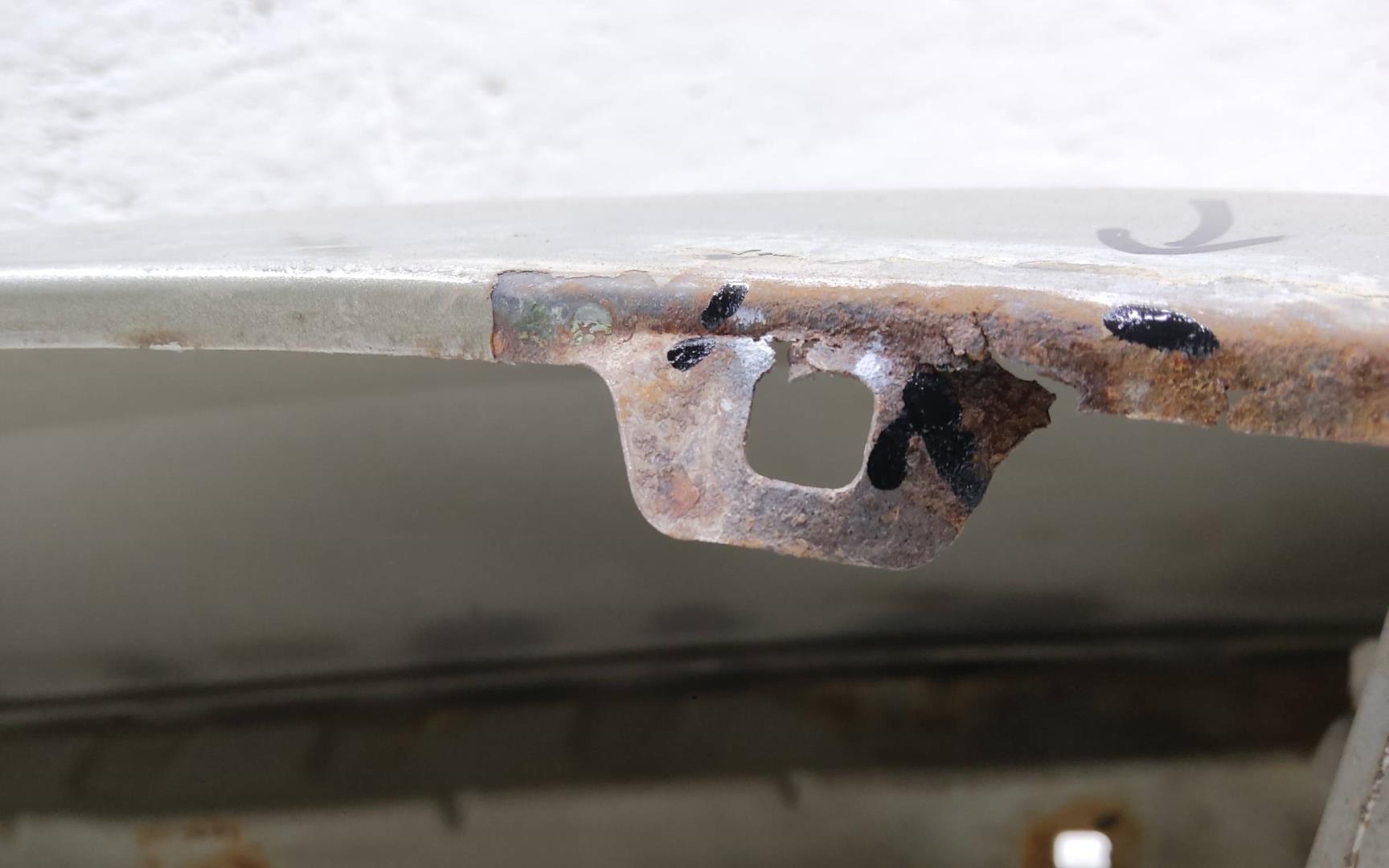 Крыло переднее правое