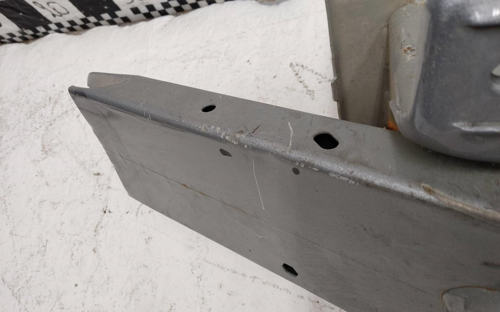 Усилитель переднего бампера