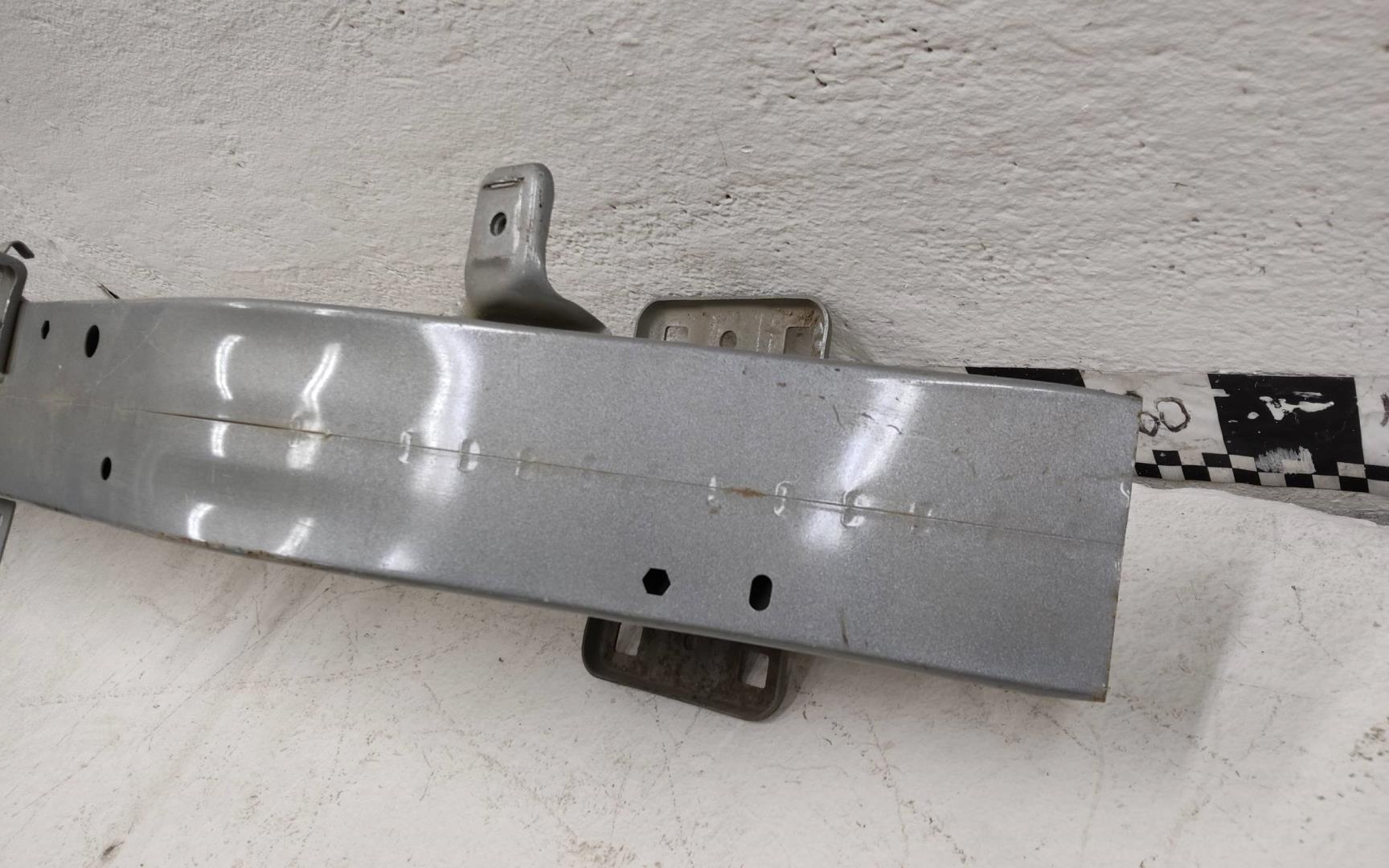 Усилитель переднего бампера