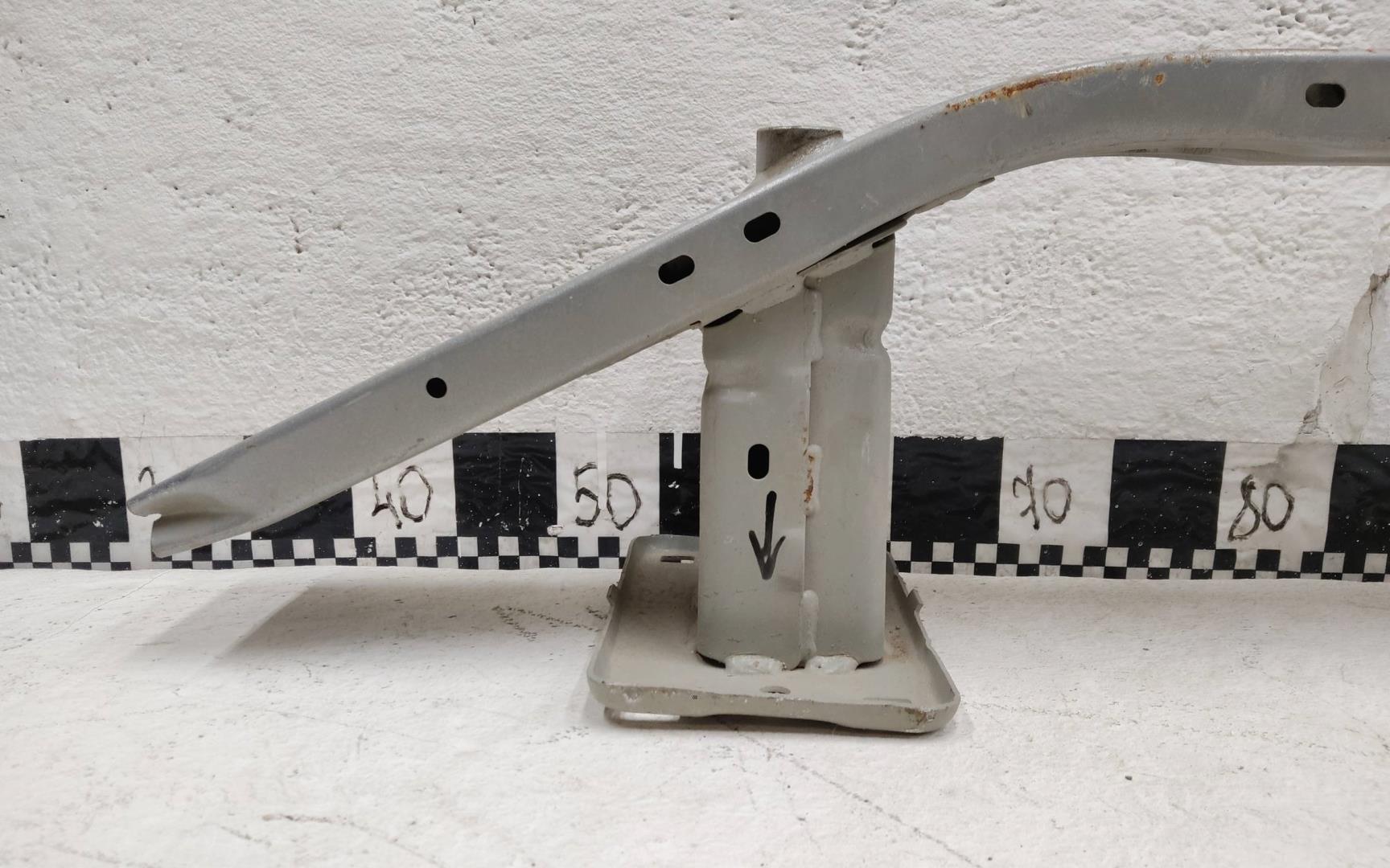 Усилитель переднего бампера