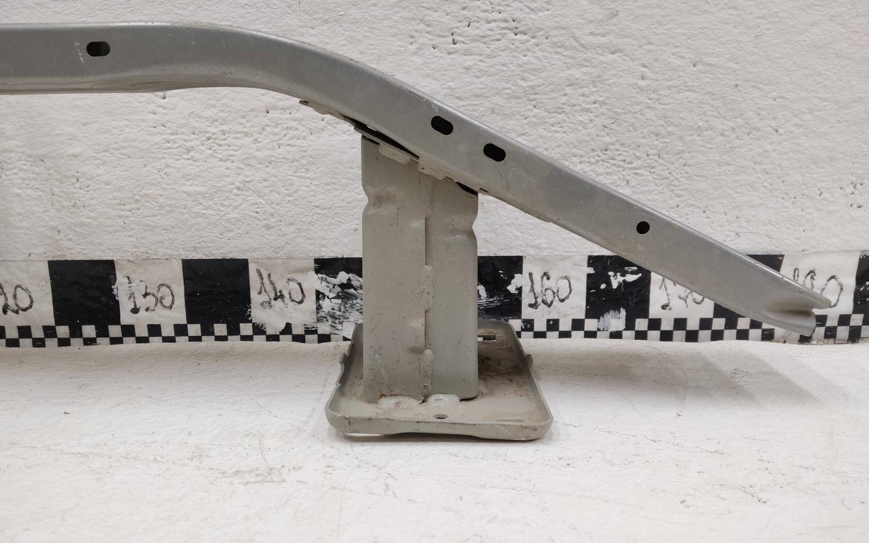 Усилитель переднего бампера