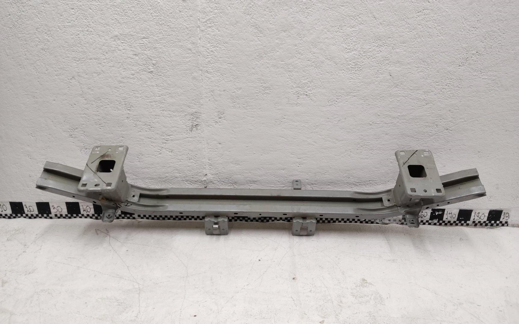 Усилитель переднего бампера