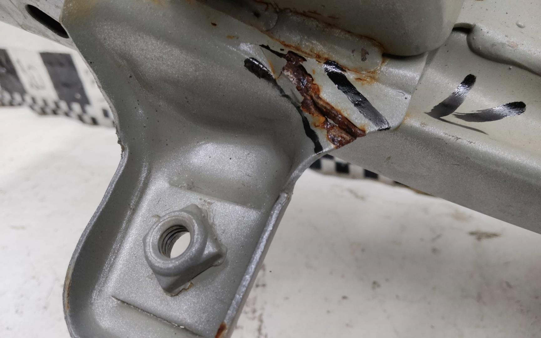 Усилитель переднего бампера