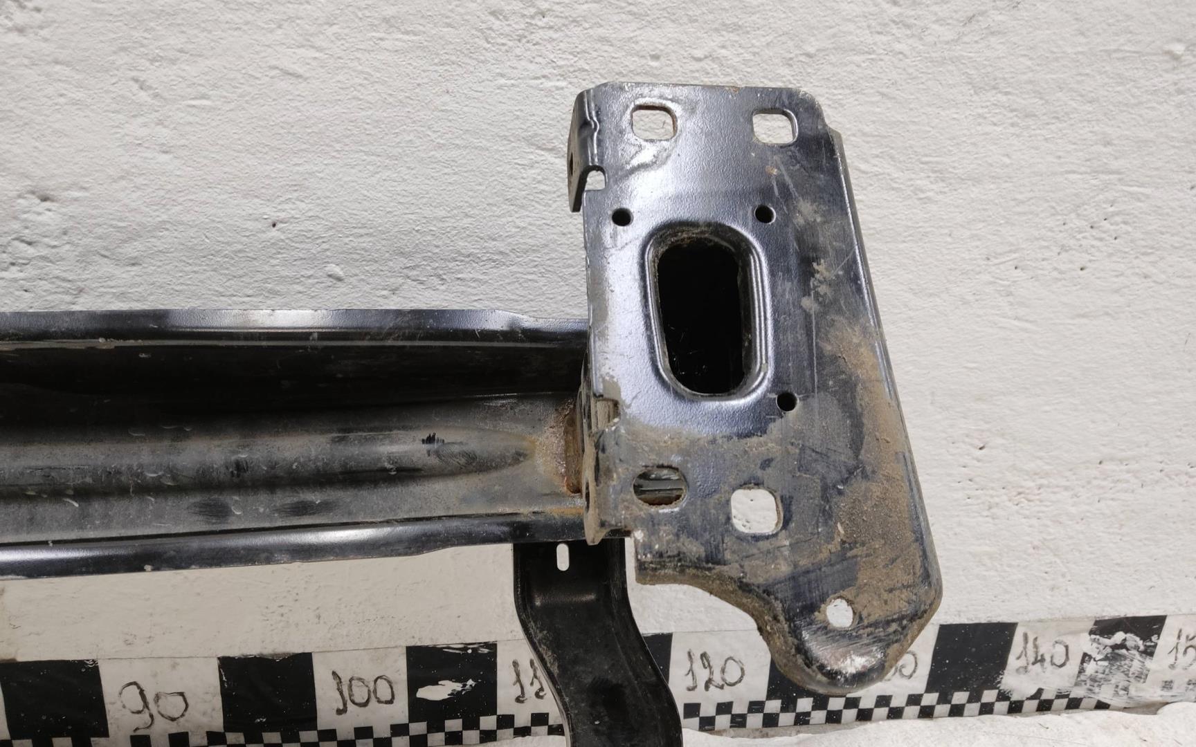 Усилитель переднего бампера