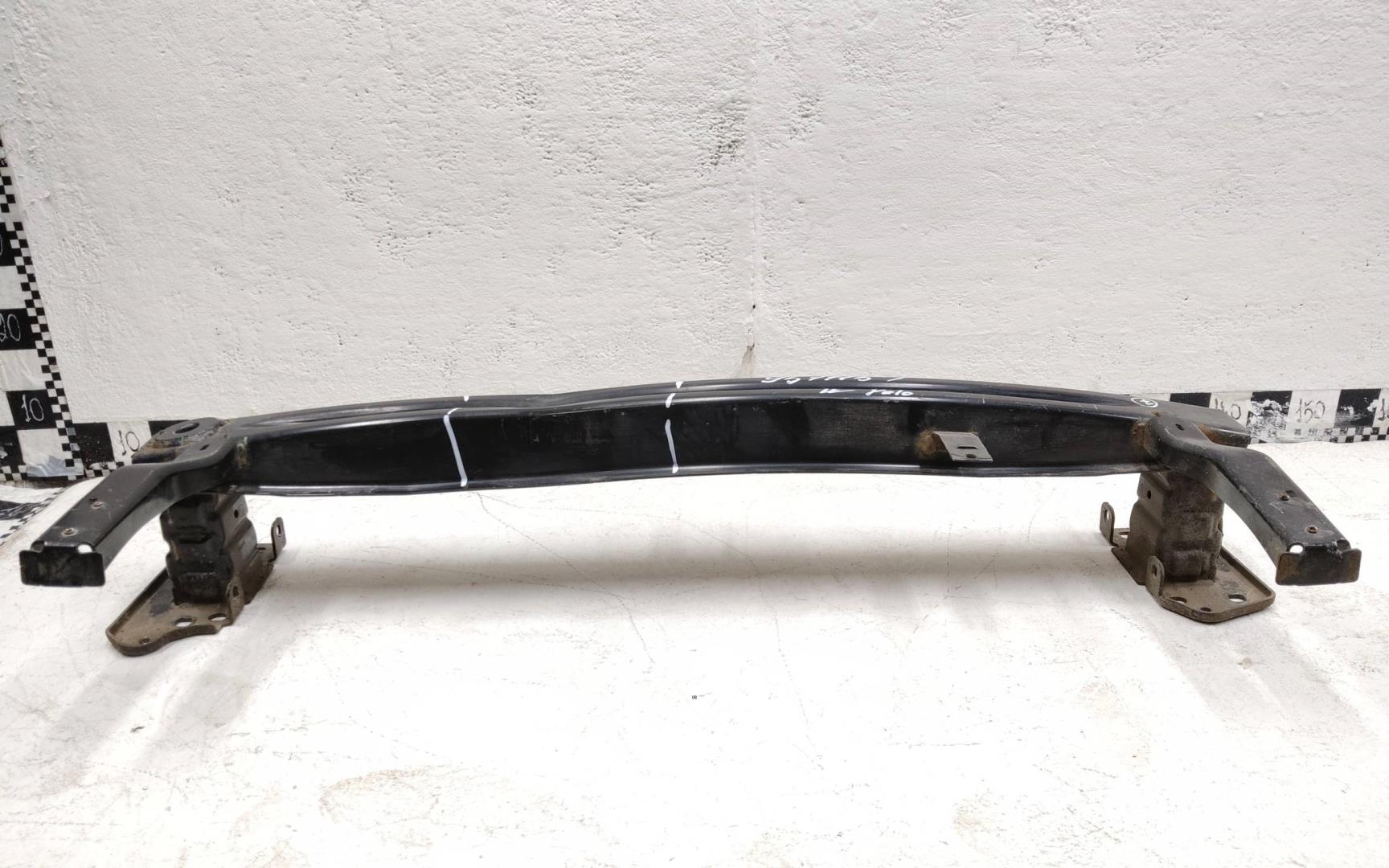 Усилитель переднего бампера