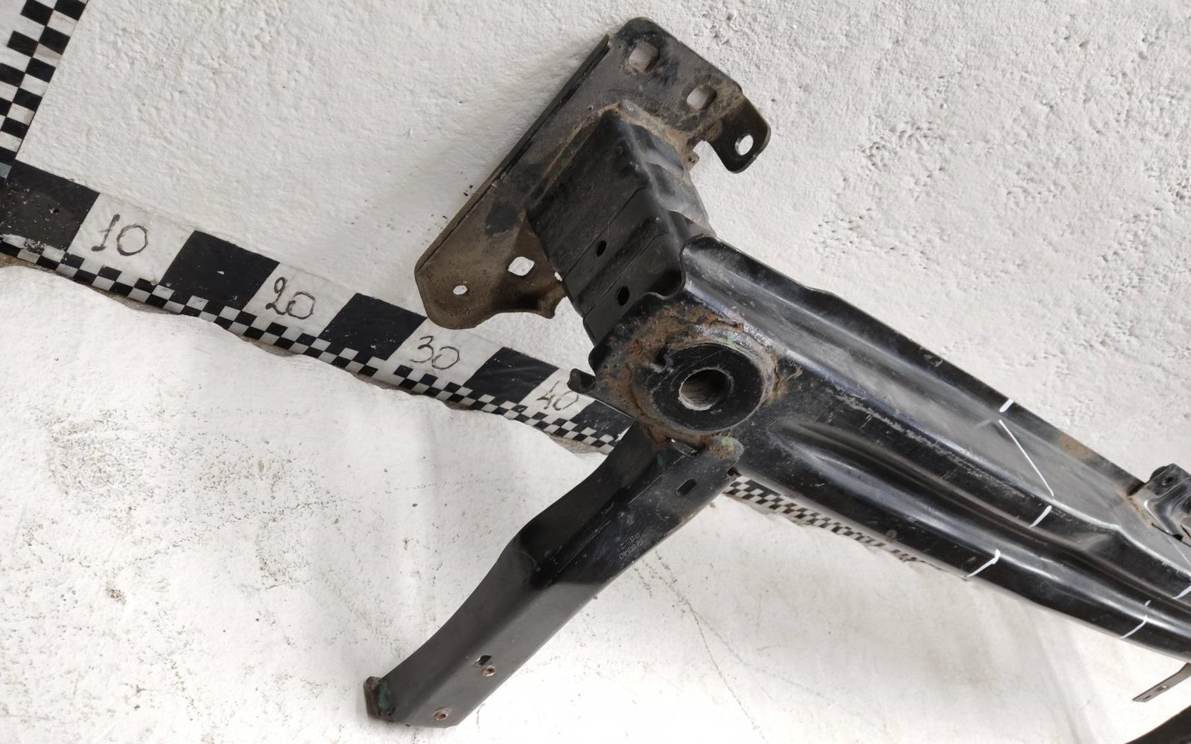 Усилитель переднего бампера