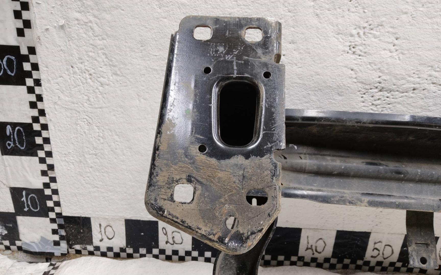 Усилитель переднего бампера