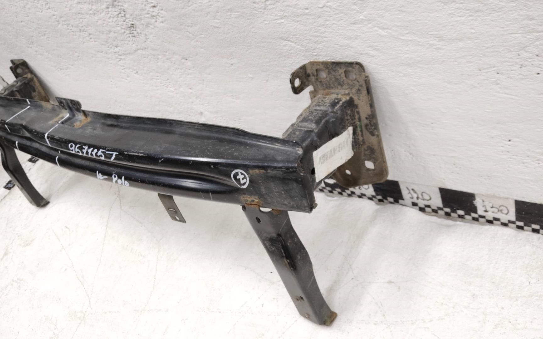 Усилитель переднего бампера