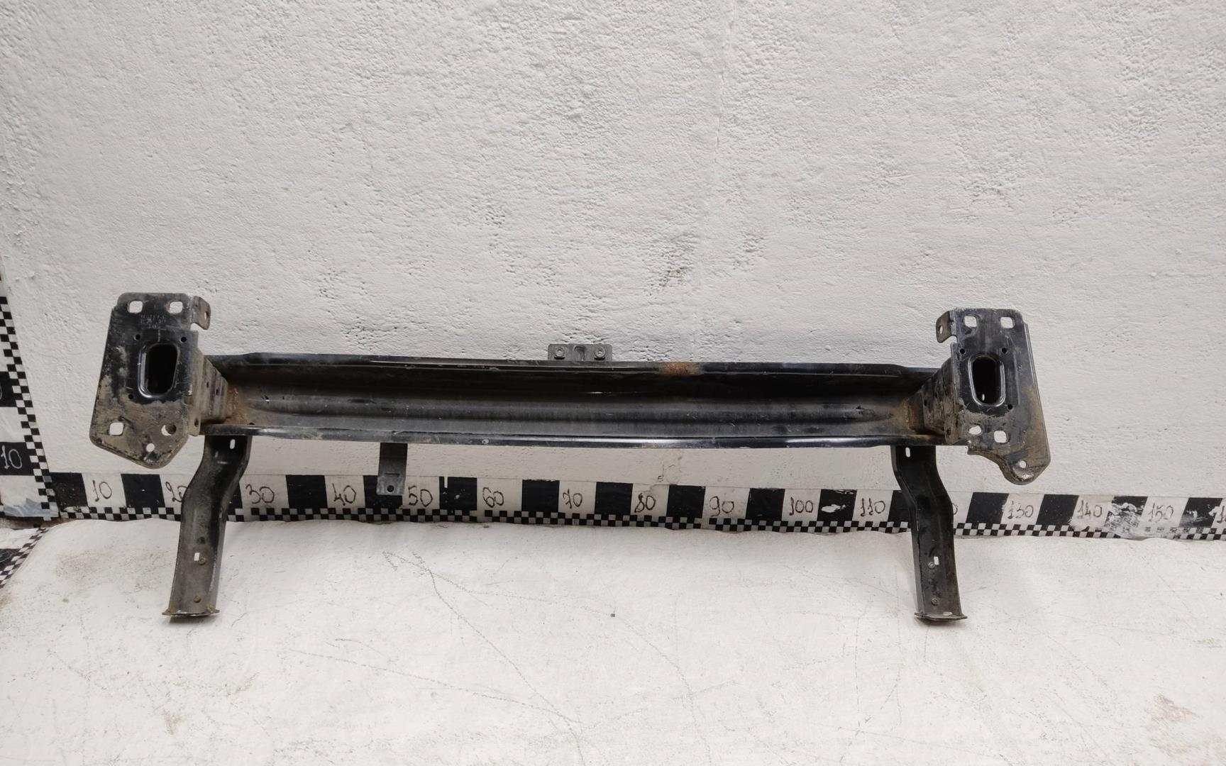 Усилитель переднего бампера