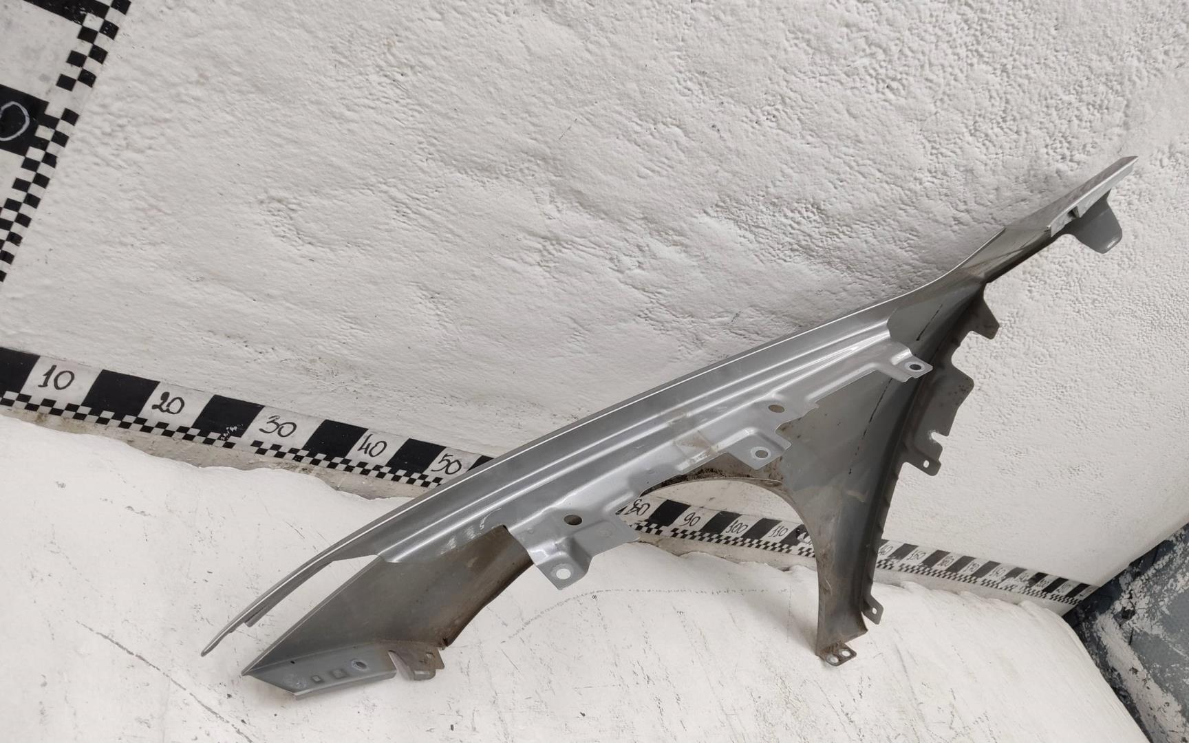 Крыло переднее правое