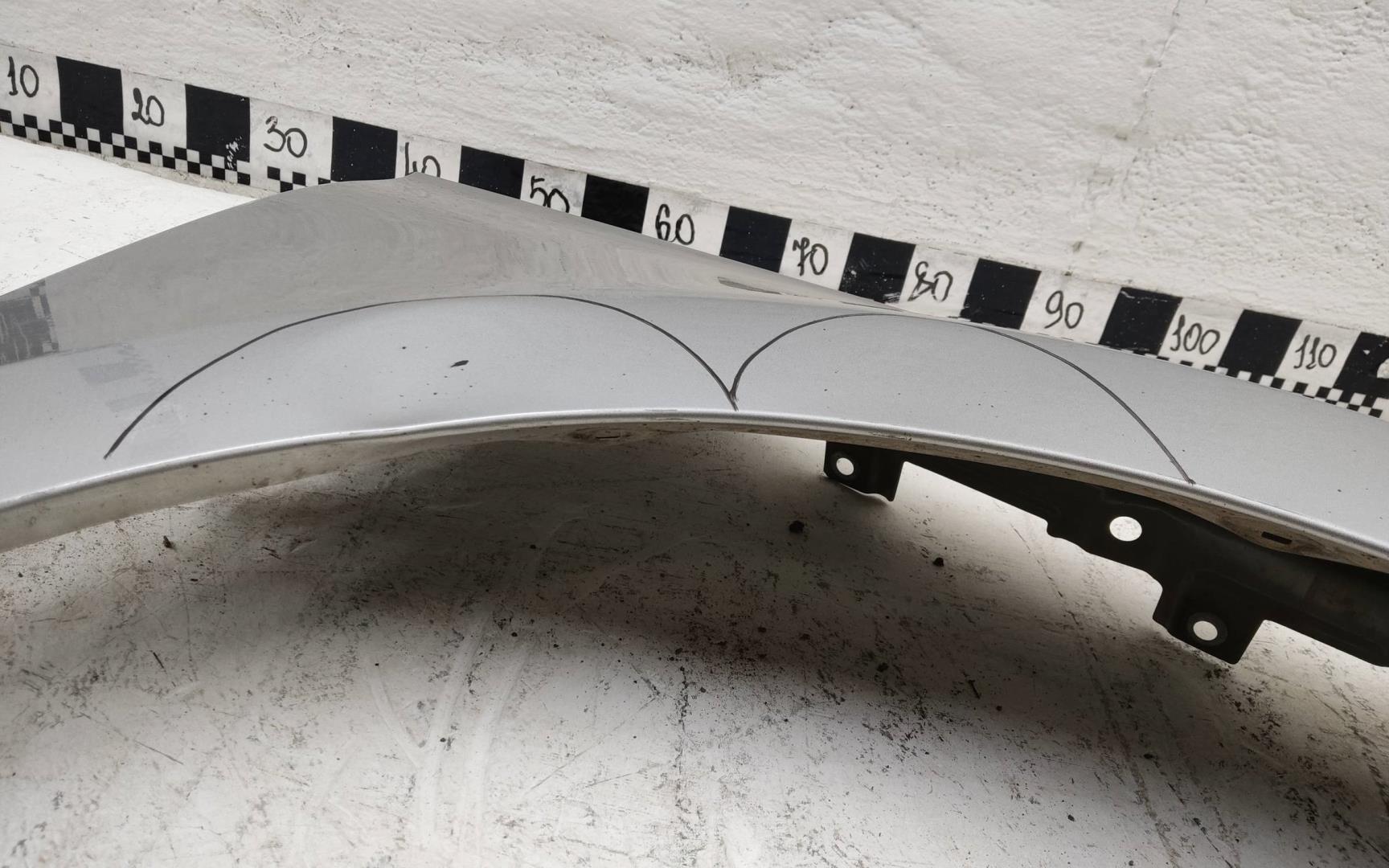 Крыло переднее правое