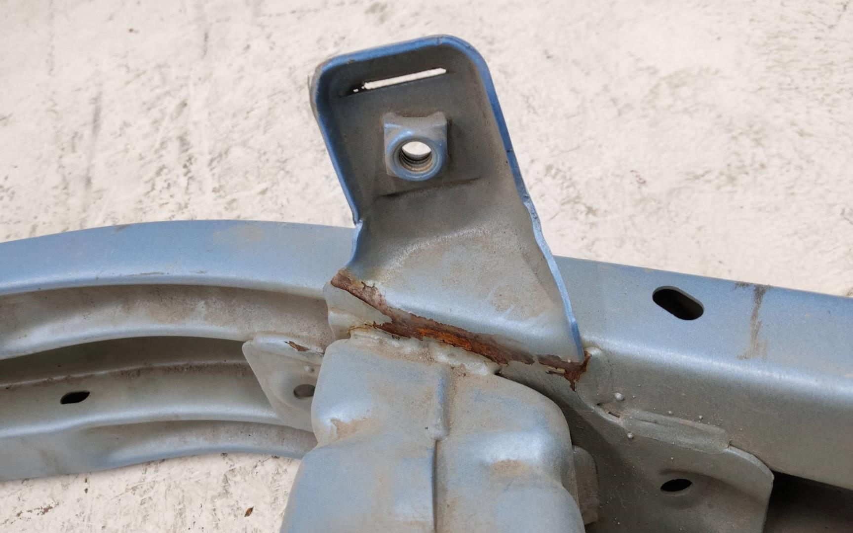 Усилитель переднего бампера