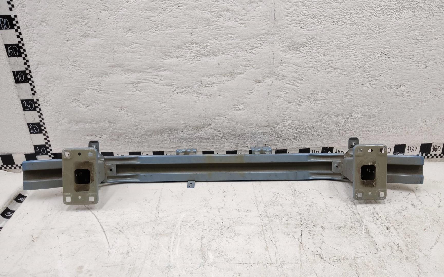 Усилитель переднего бампера