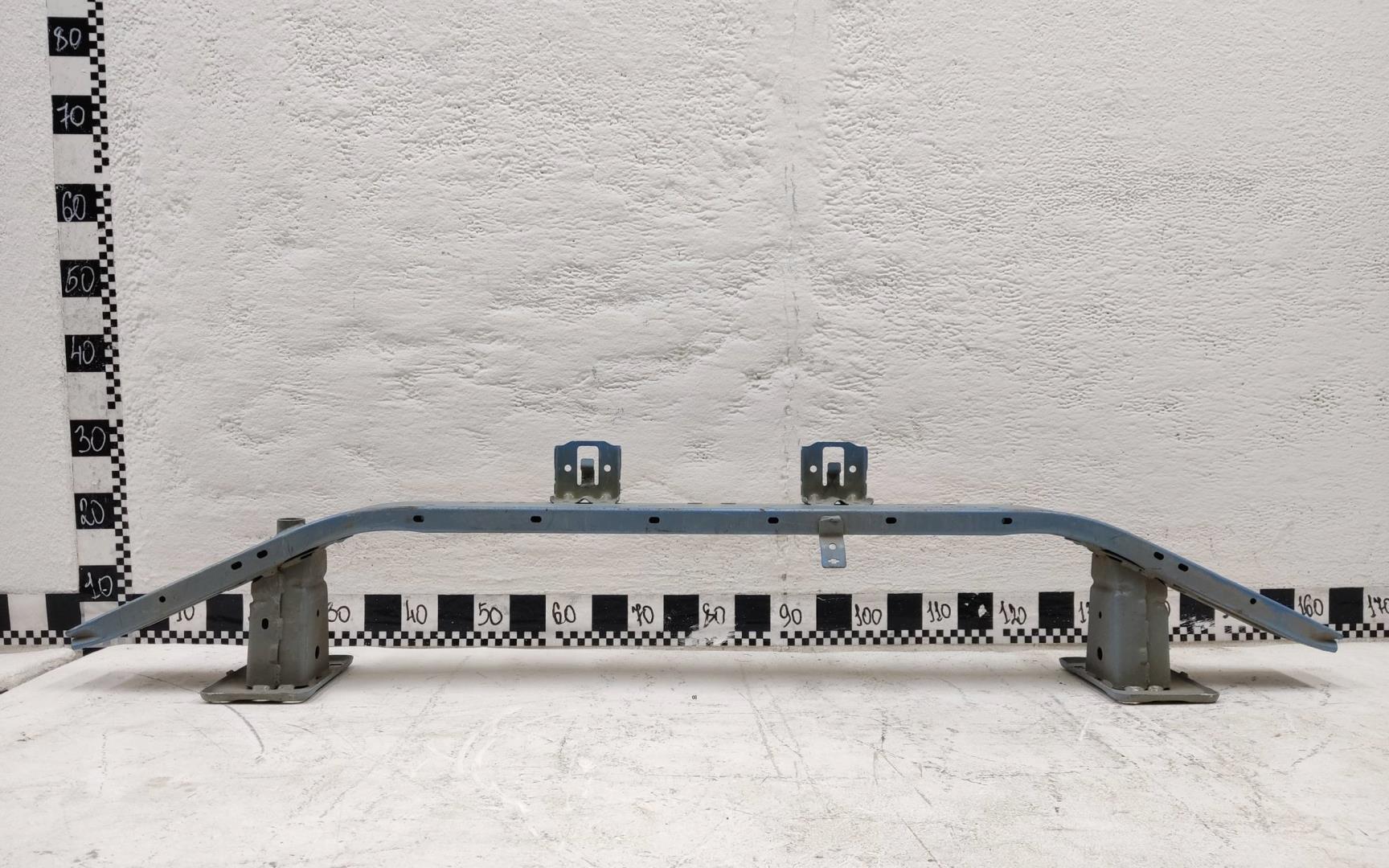 Усилитель переднего бампера